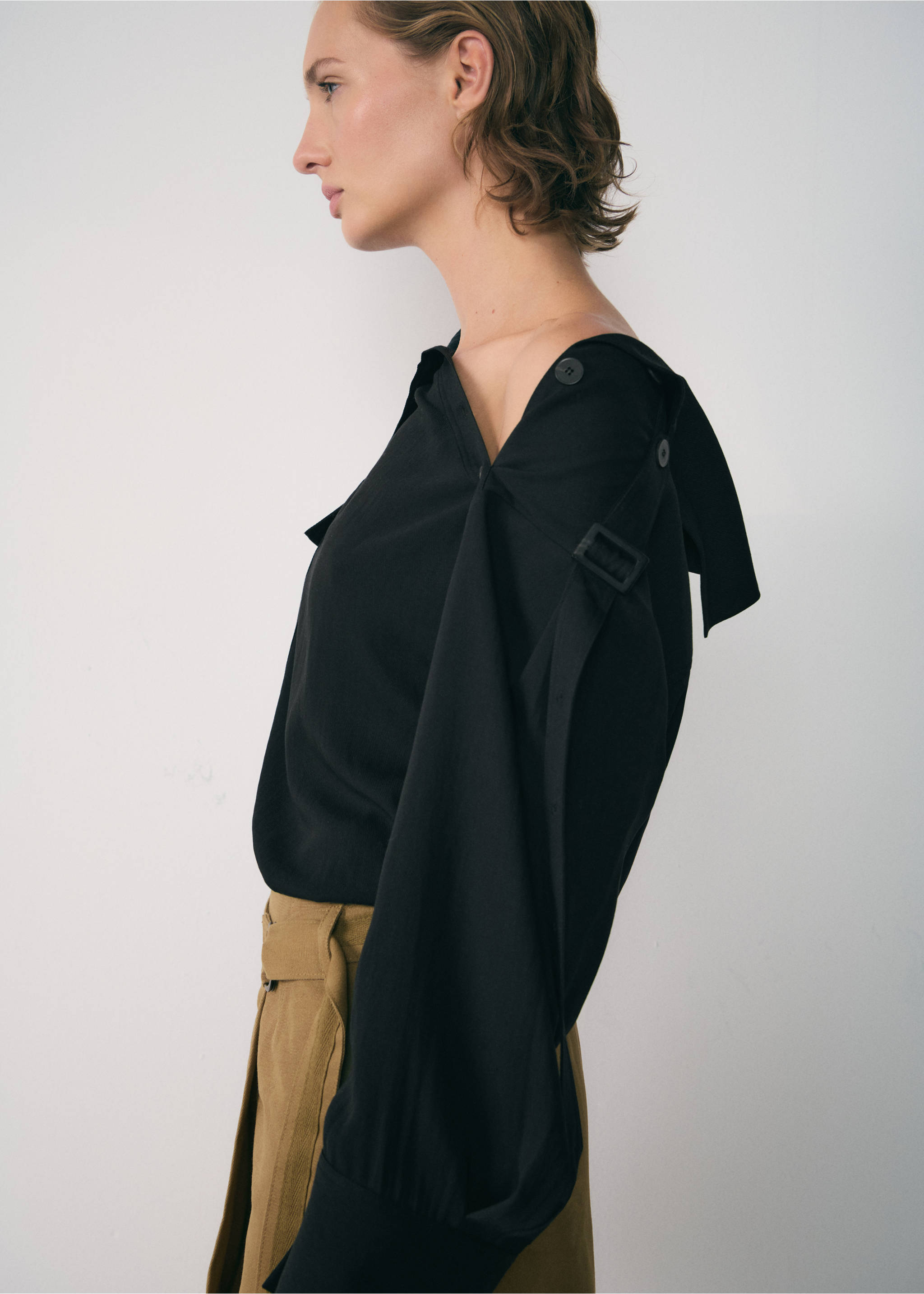 Lyocell shirt with asymmetrical collar - Medium plane, Black. Ref: 77037939-00.