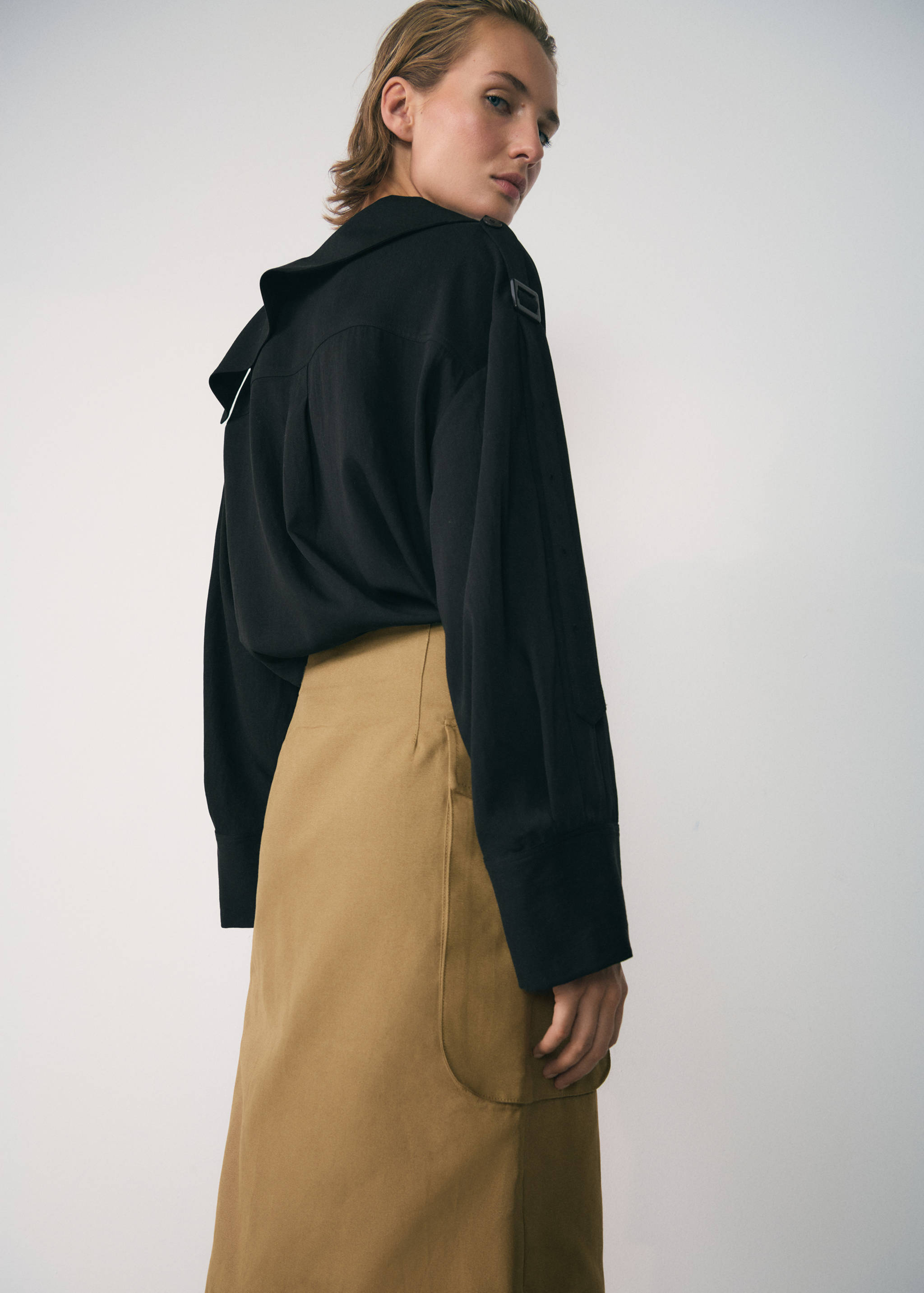 Lyocell shirt with asymmetrical collar - Reverse of the article