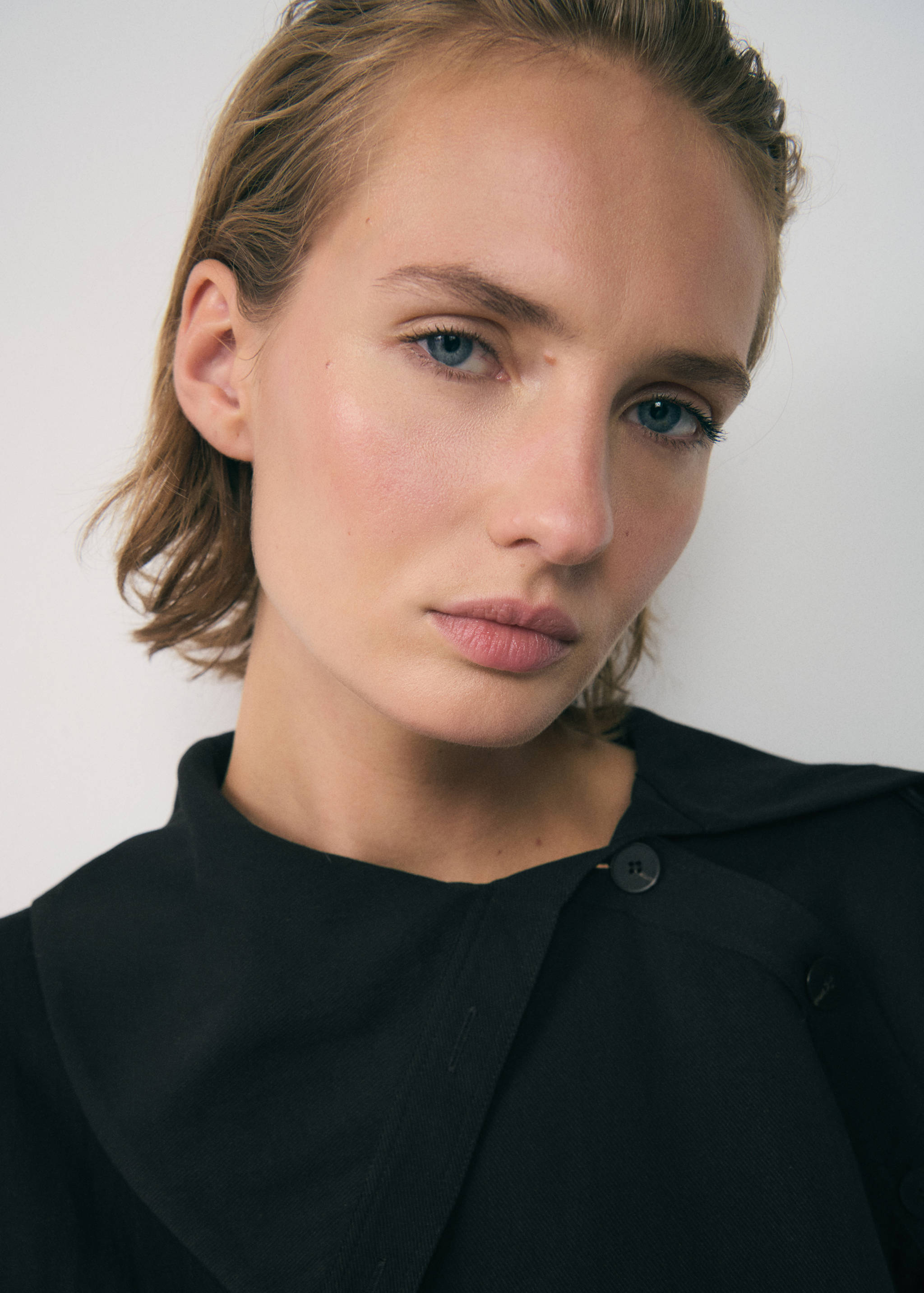 Lyocell shirt with asymmetrical collar - Details of the article 1