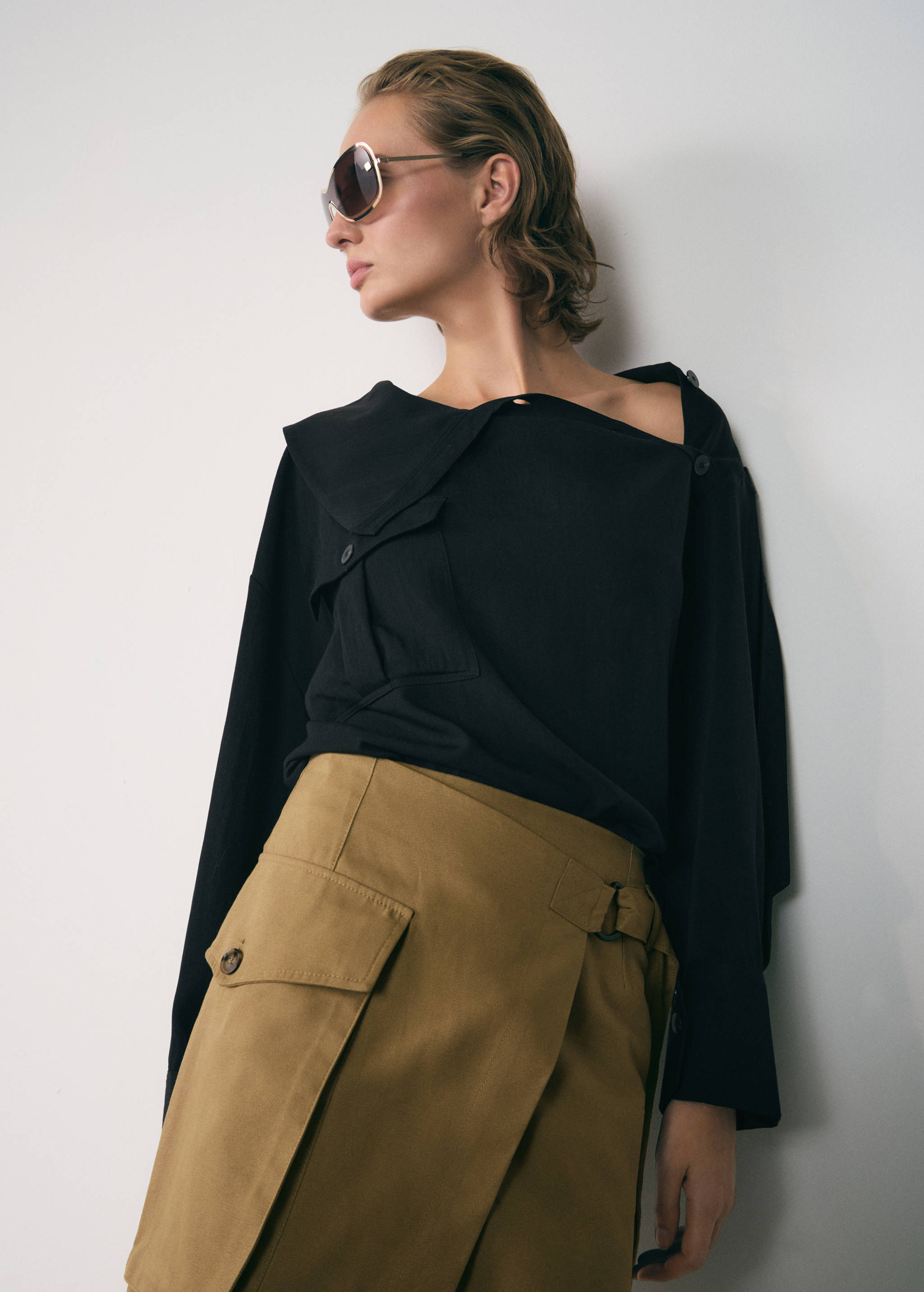 Lyocell shirt with asymmetrical collar - Details of the article 2