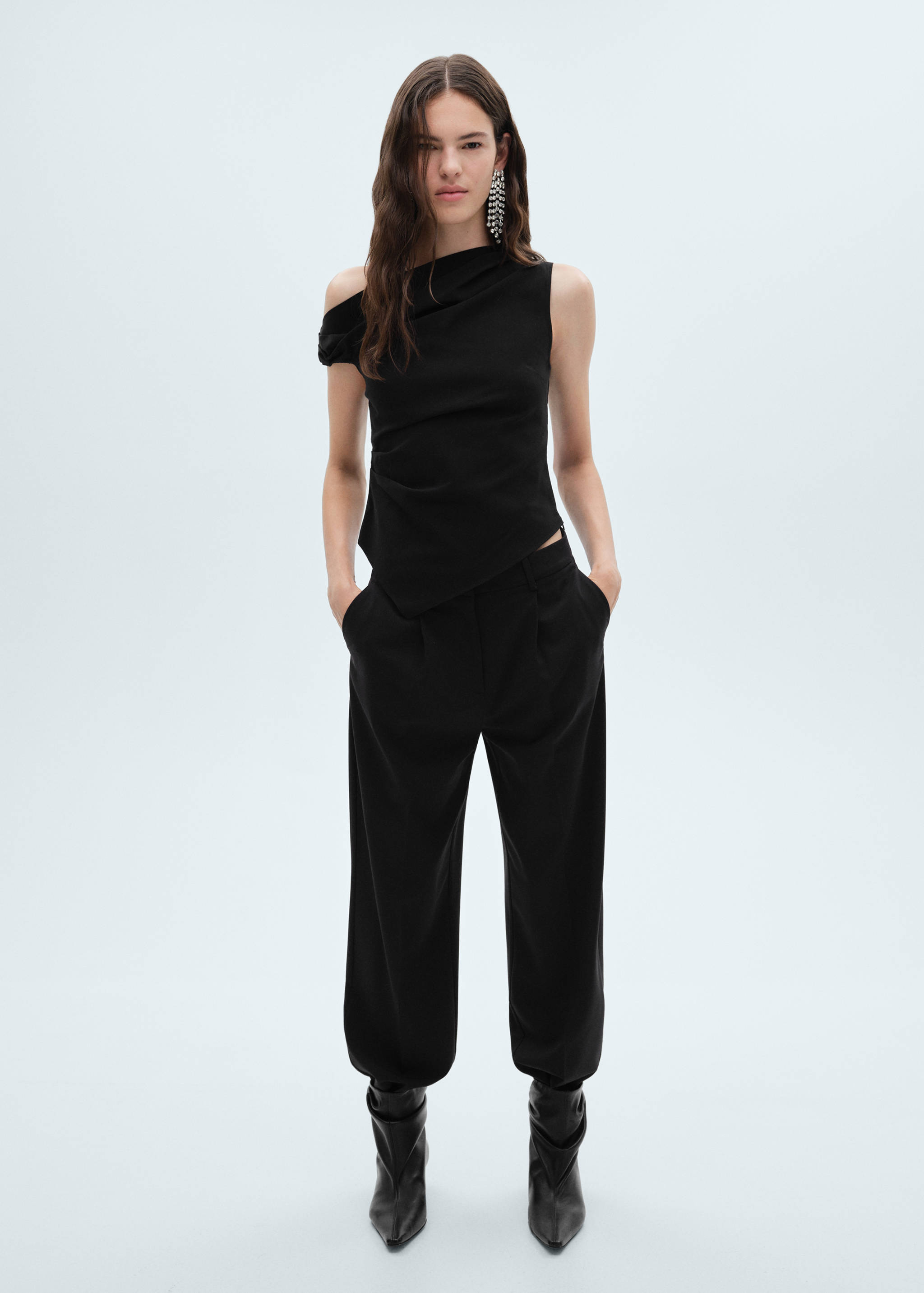 Top asimétrico drapeado - Plano general