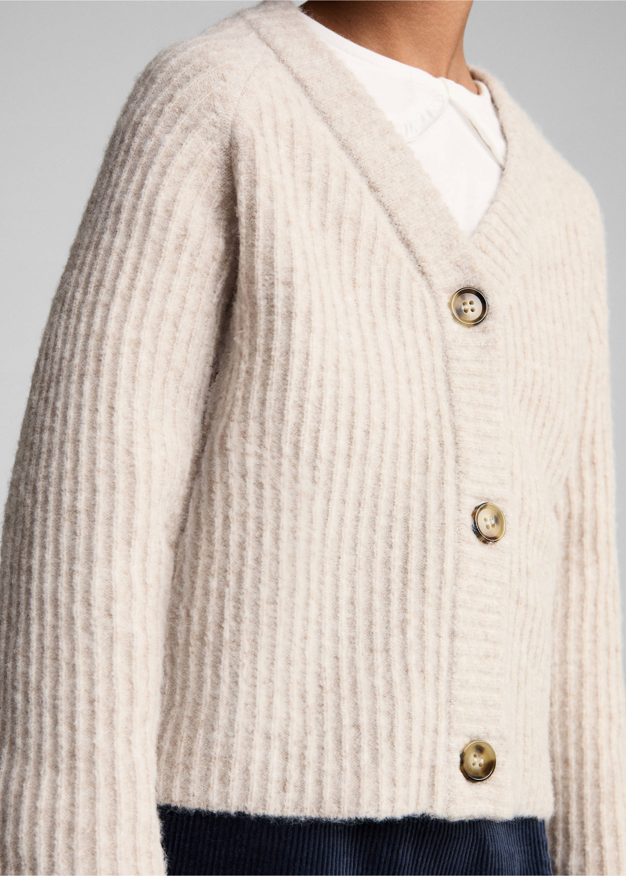 Button knit cardigan - Details of the article 6, Medium Brown. Ref: 77038270-00.