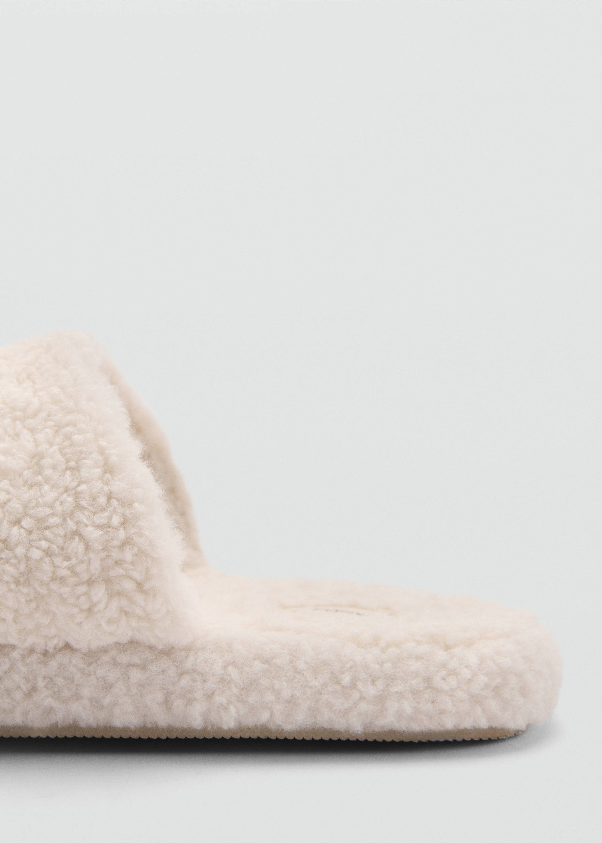 Sheepskin slippers - Details of the article 2, Ecru. Ref: 77038272-00.