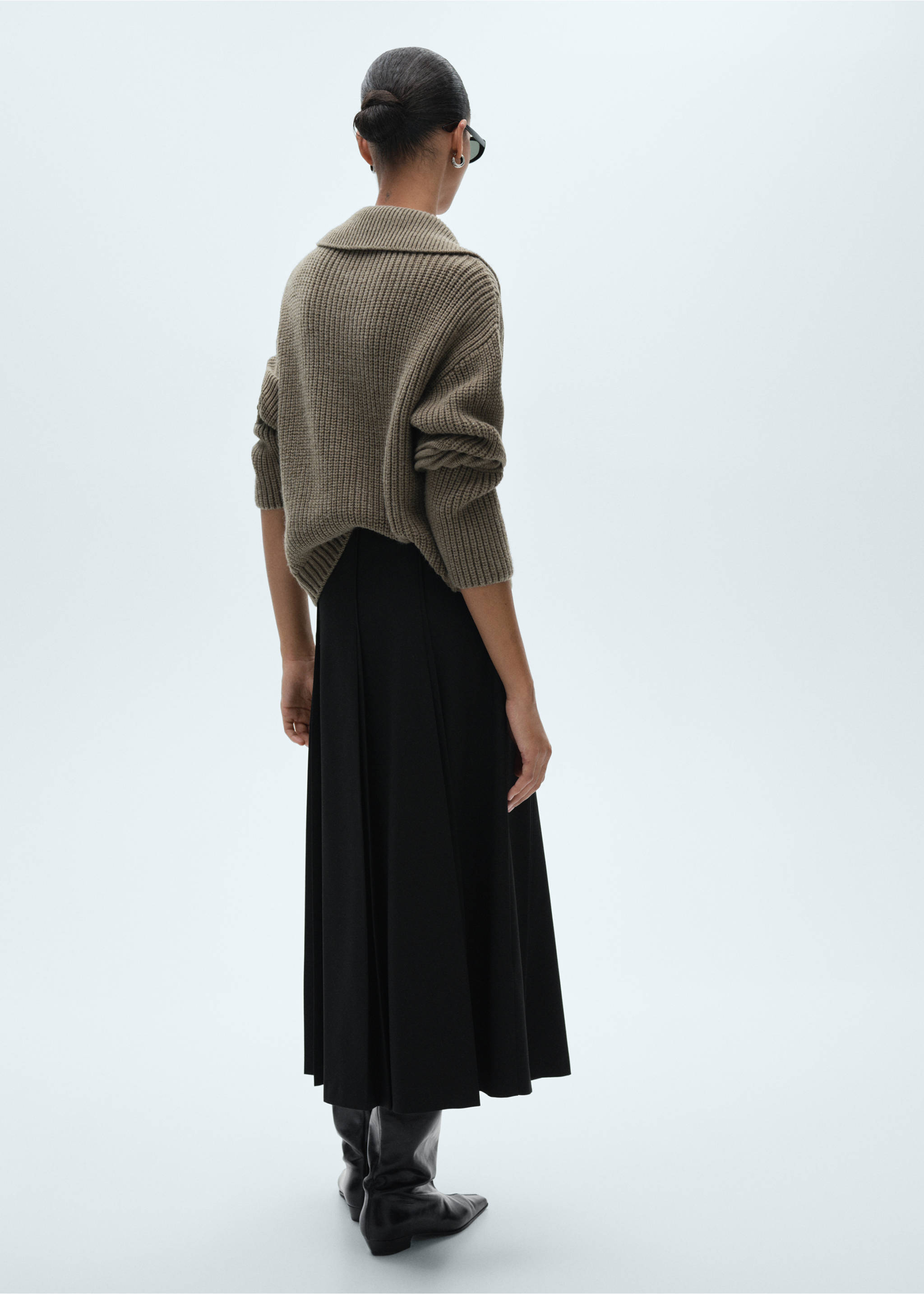 Pleated midi-skirt - Reverse of the article, Black. Ref: 77038286-00.