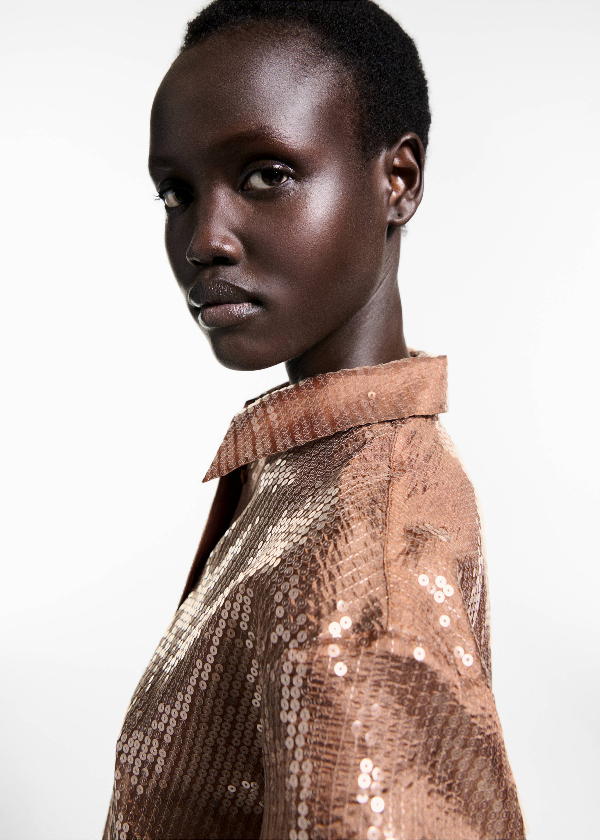 Halbdurchsichtiges Hemd mit Paillettenverzierung - Detail des Artikels 1, Braun. Ref: 77039035-00.