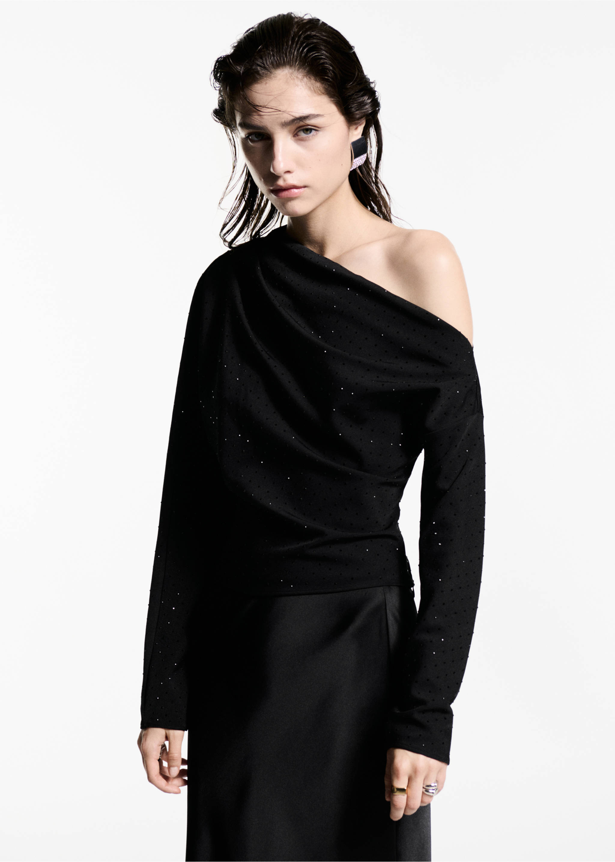 Asymmetrical sequined blouse - Medium plane, Black. Ref: 77039054-00.
