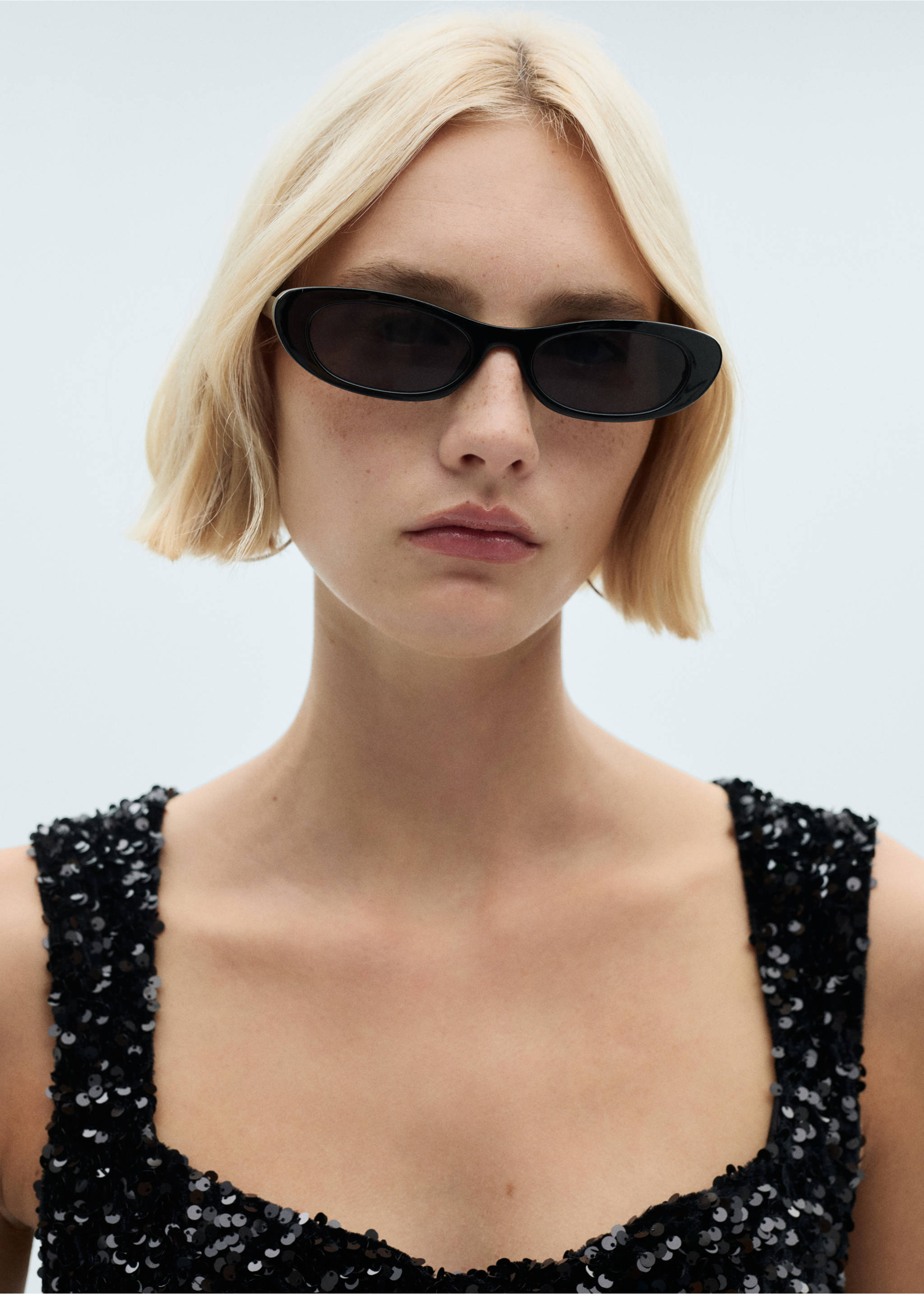 Paillettenbesetztes Trägertop - Detail des Artikels 1, Schwarz. Ref: 77039063-00.