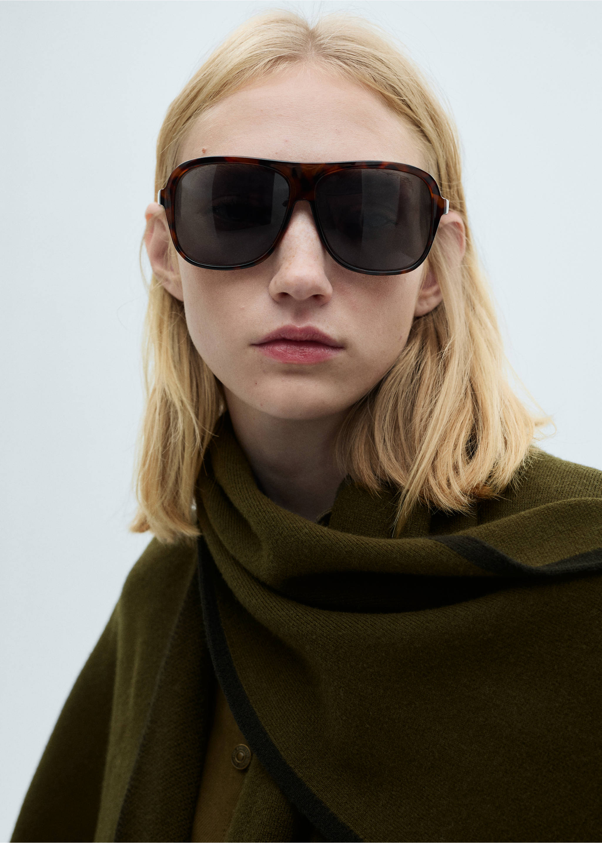 Capa punto ribete contraste - Detalle del artículo 1, Khaki. Ref: 77039073-00.