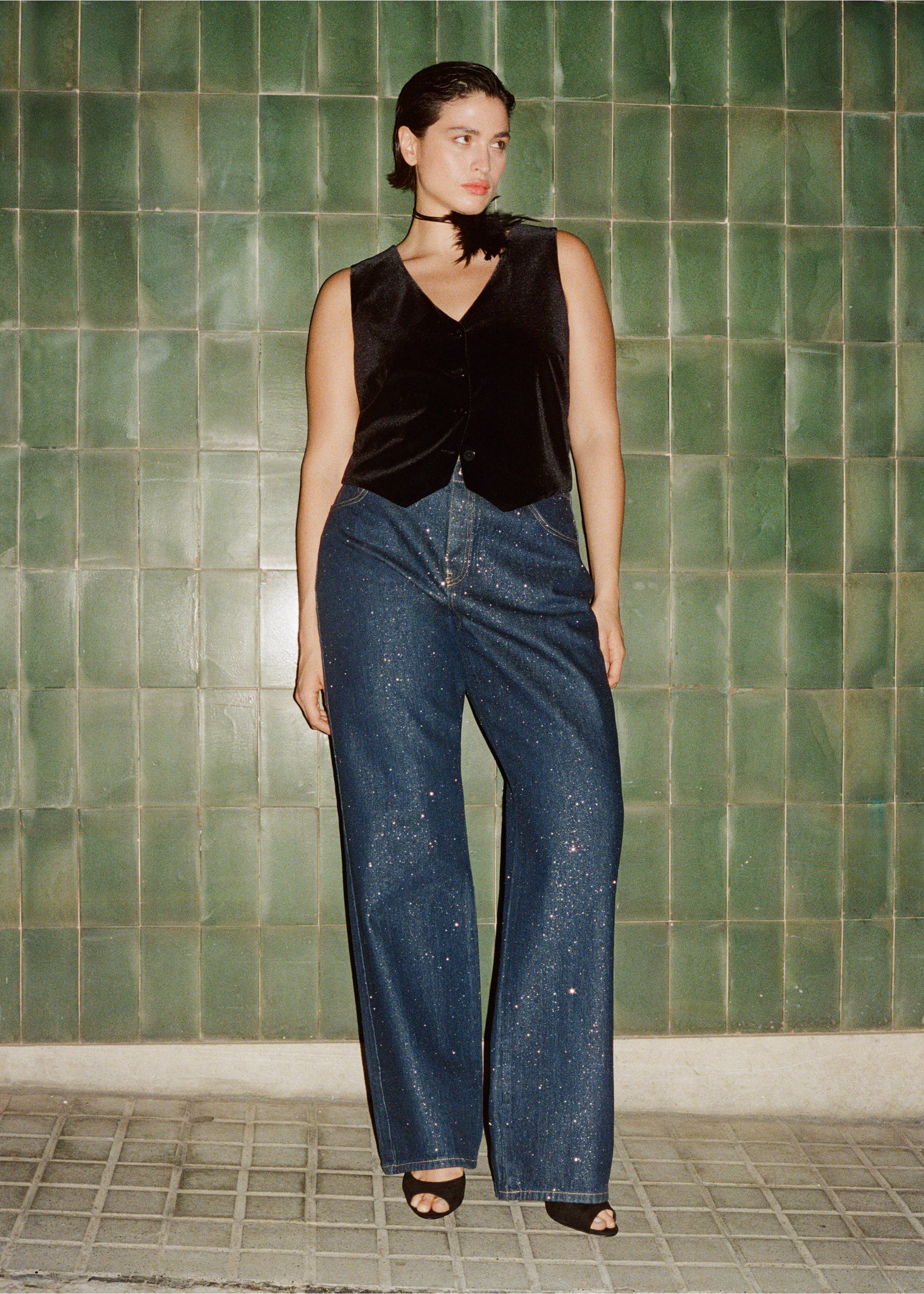 Straight-fit shiny rinse-wash jeans - Details of the article 7, Open Blue. Ref: 77039075-00.