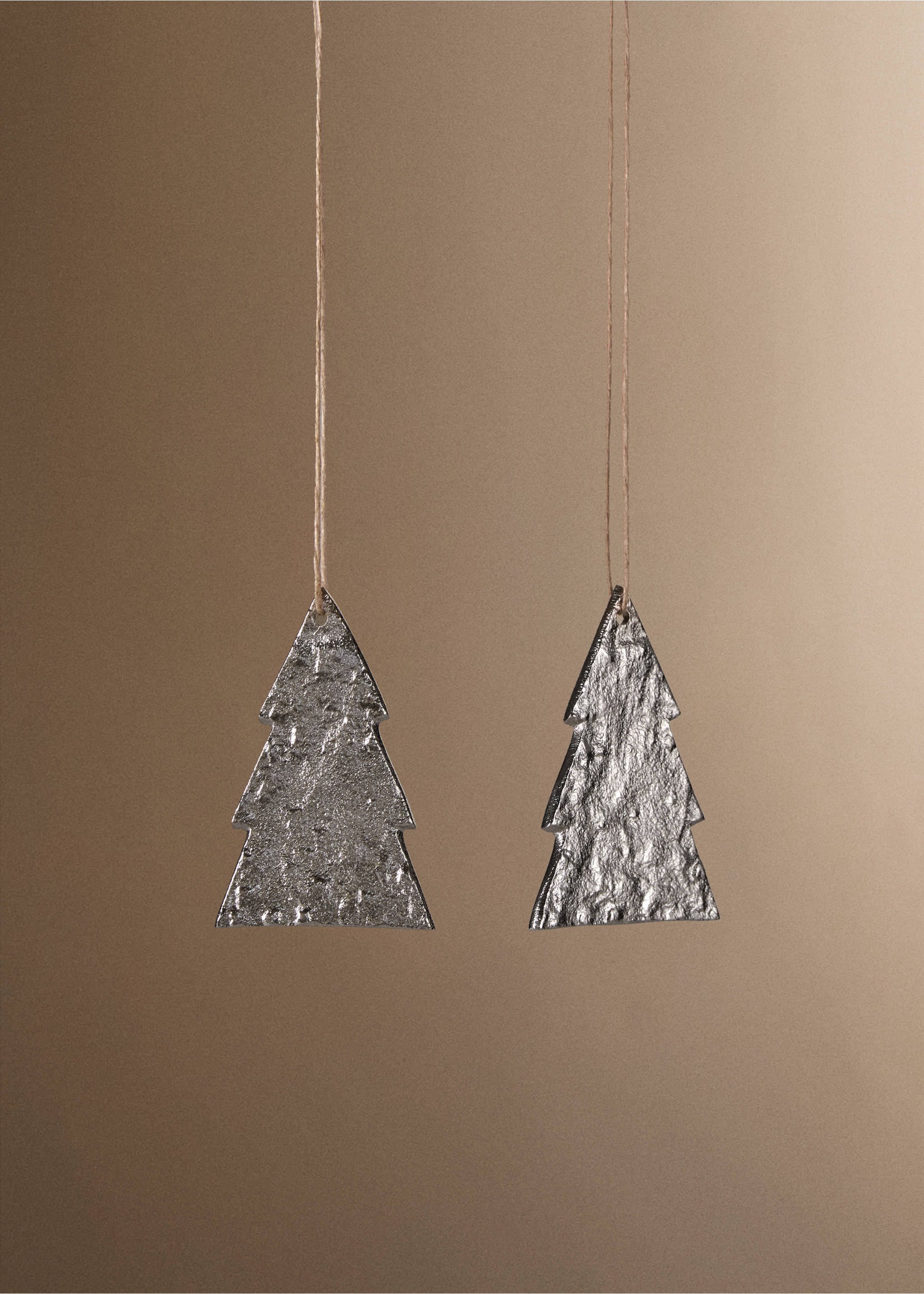 Weihnachtsschmuck mit Tannenzapfen-Design - Allgemeine Ansicht, Silber. Ref: 77039231-00.