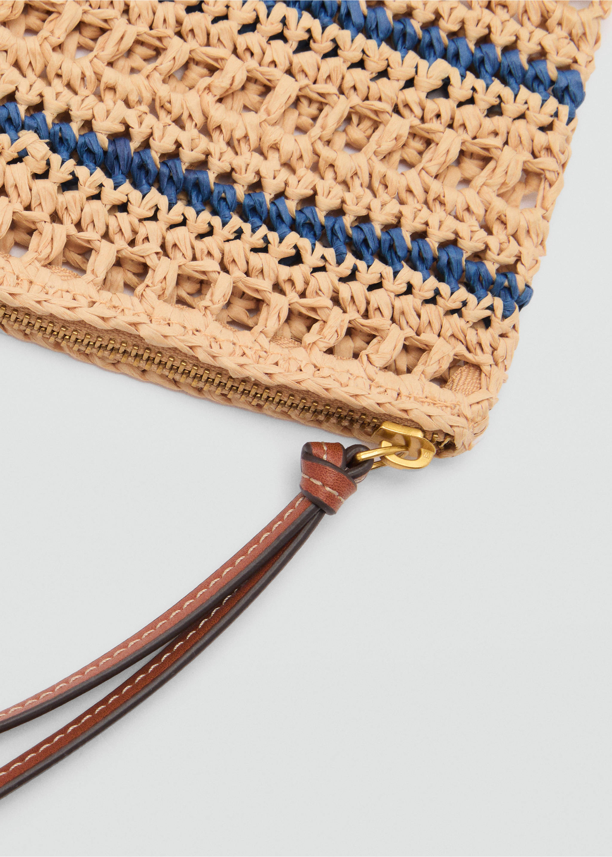 Pochette made of natural materials - Details of the article 1, Dark Navy. Ref: 77040204-00.