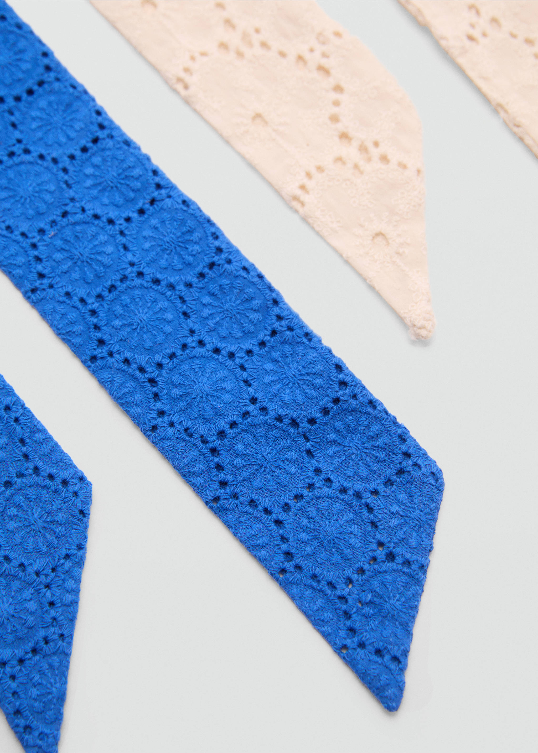 Lot 2 foulards brodés - Plan moyen, Bleu. Ref: 77040252-00.