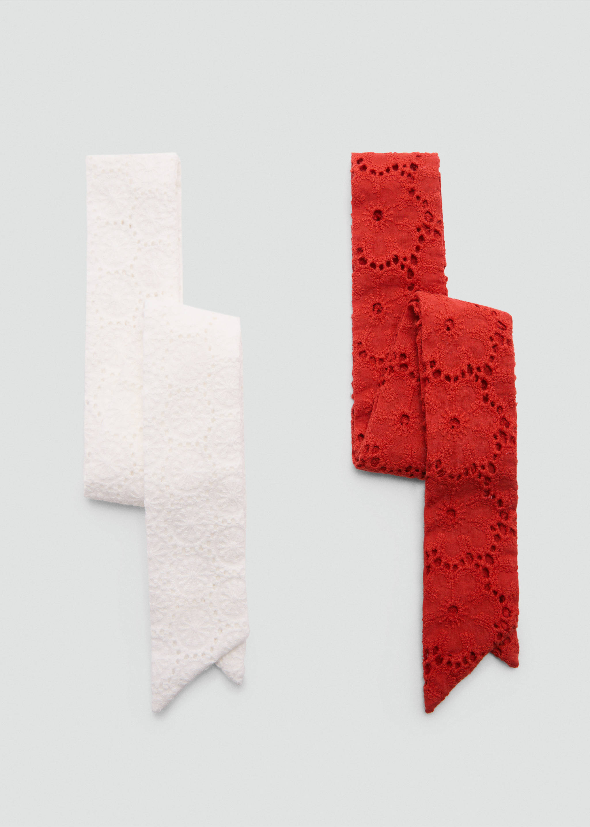 Lot 2 foulards brodés - Article sans modèle, Rouge. Ref: 77040252-00.