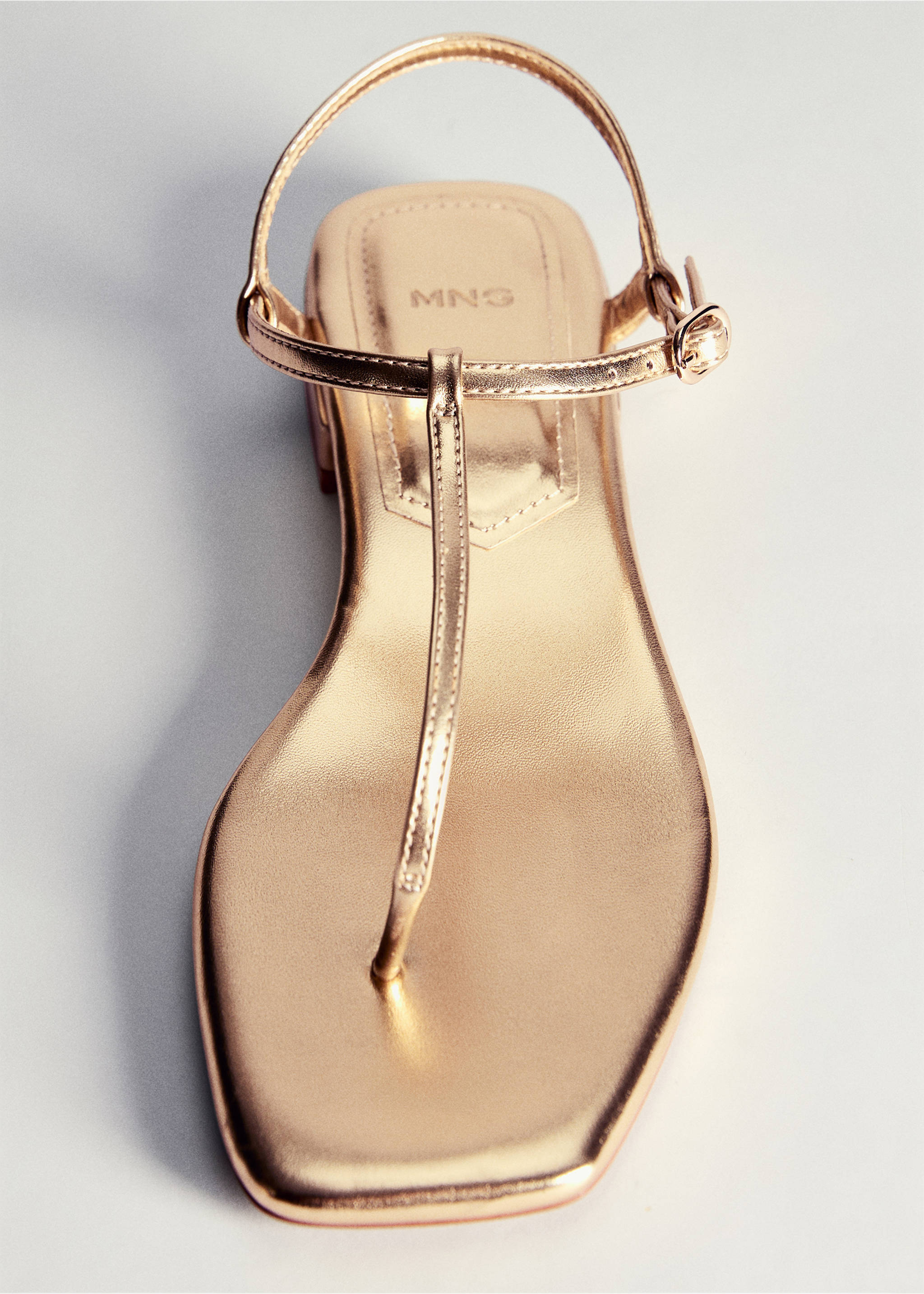 Metallic straps sandals - Details of the article 5, Gold. Ref: 77040256-00.