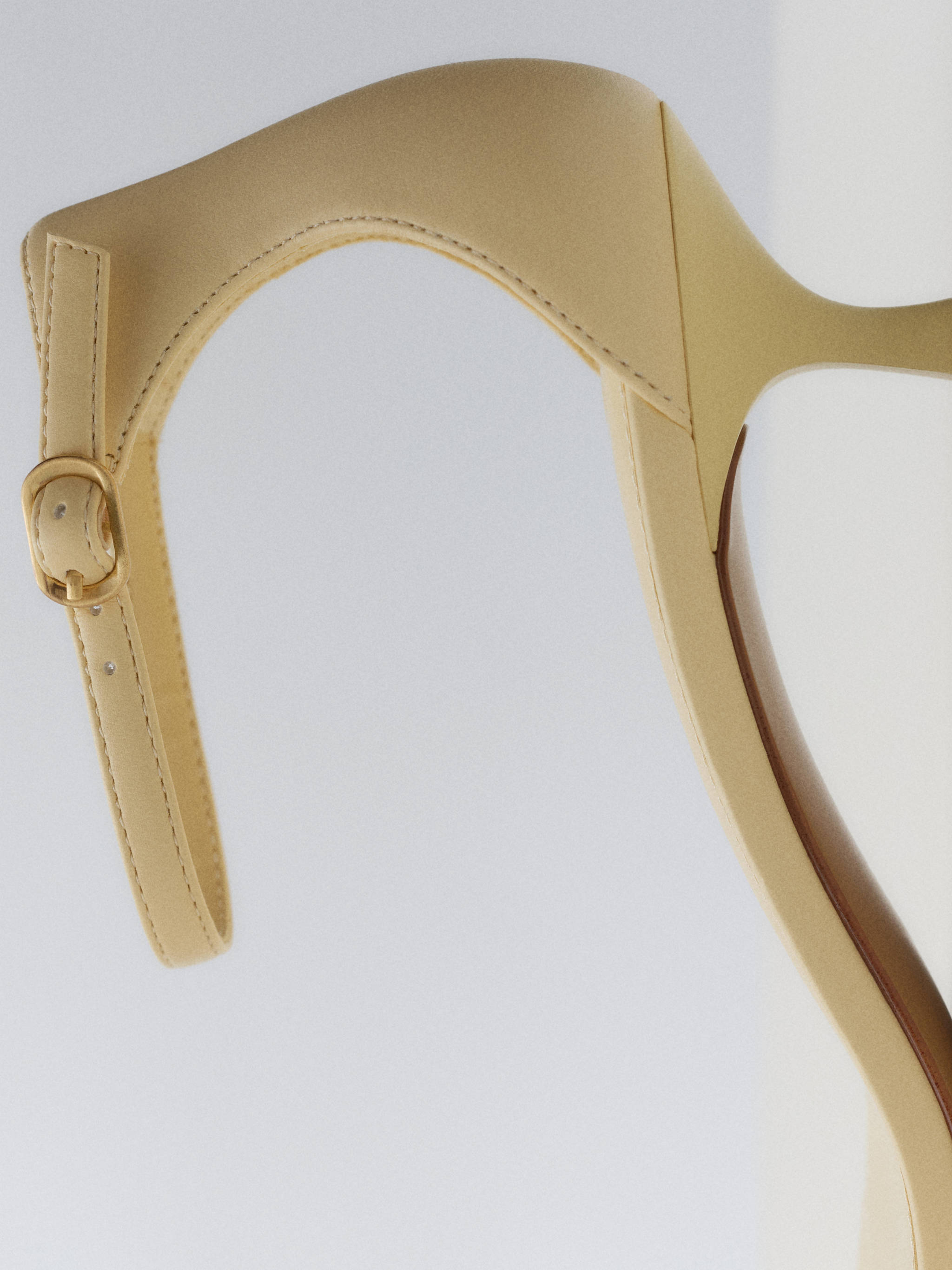 Sandália tiras salto - Plano geral