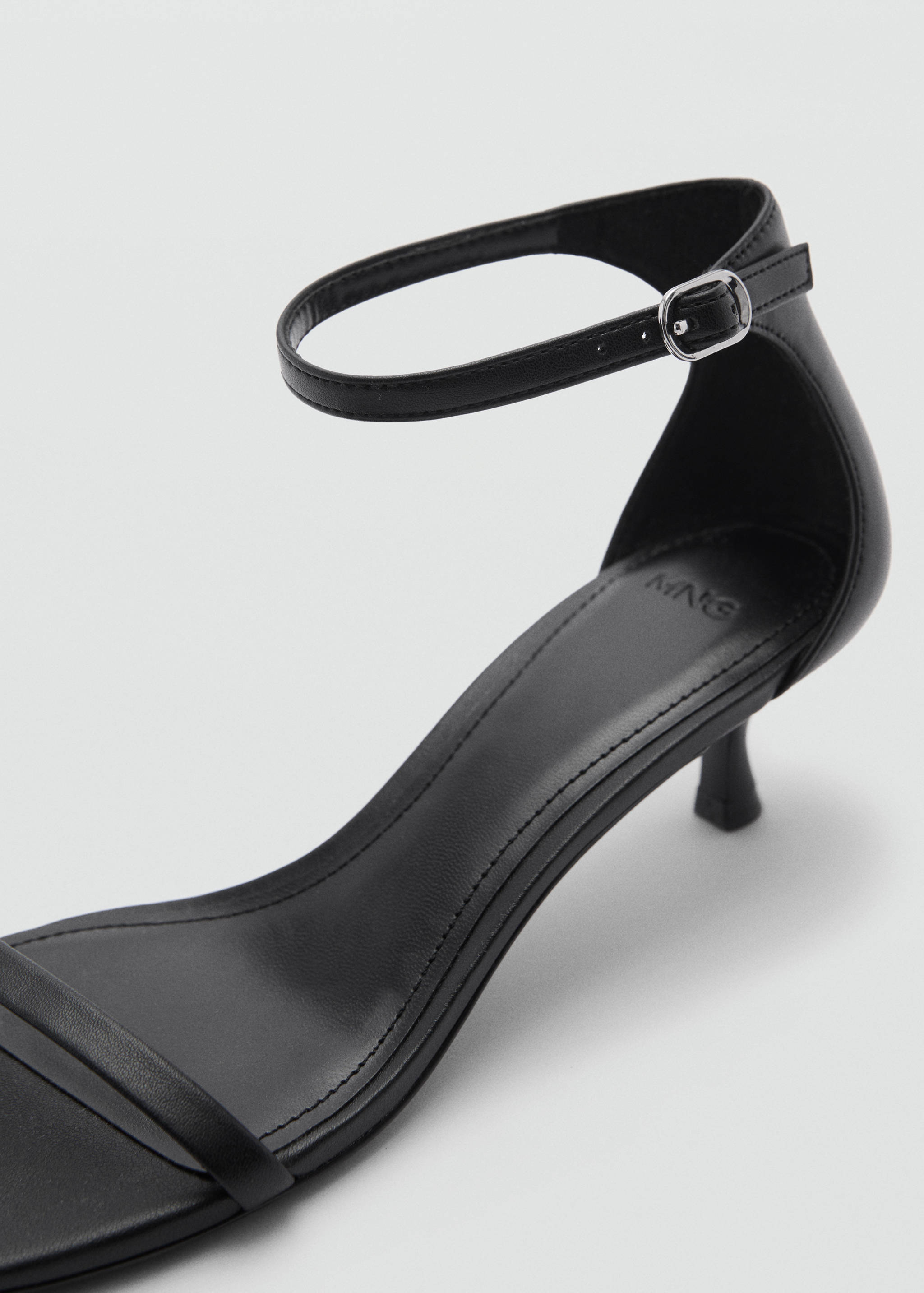 Remsandal med klack - Detaljer om artikeln 1