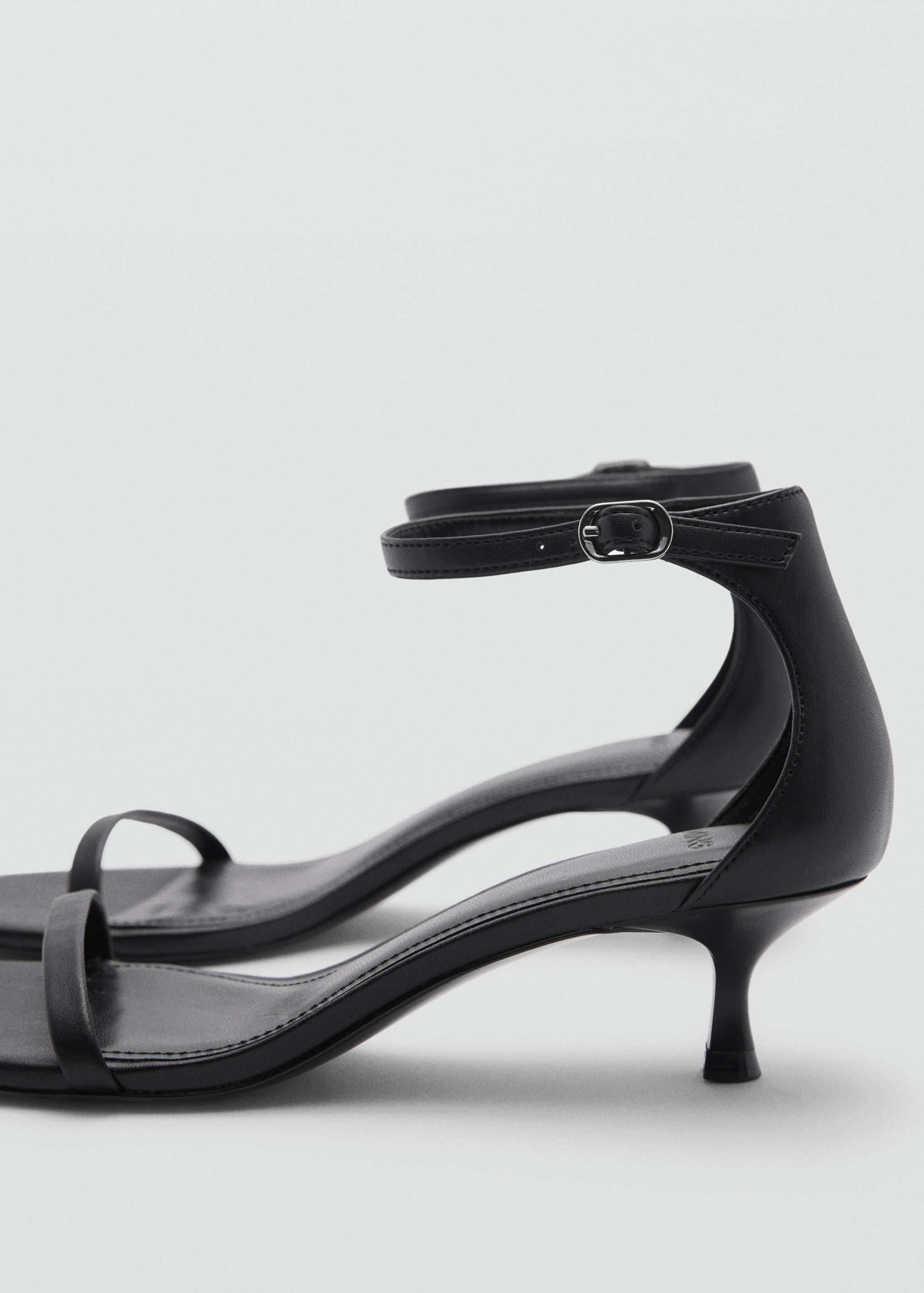 Remsandal med klack - Detaljer om artikeln 2