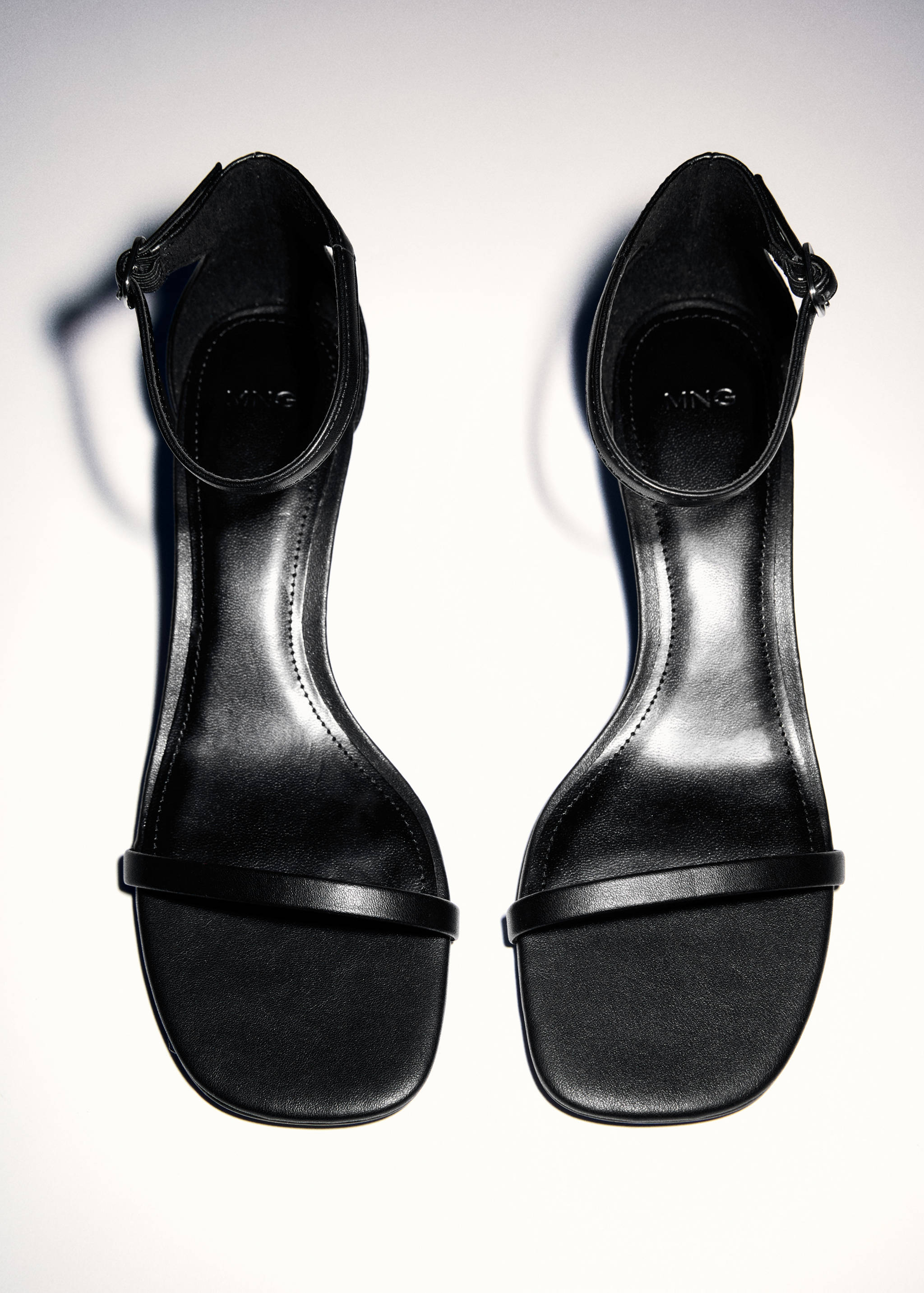 Remsandal med klack - Detaljer om artikeln 5