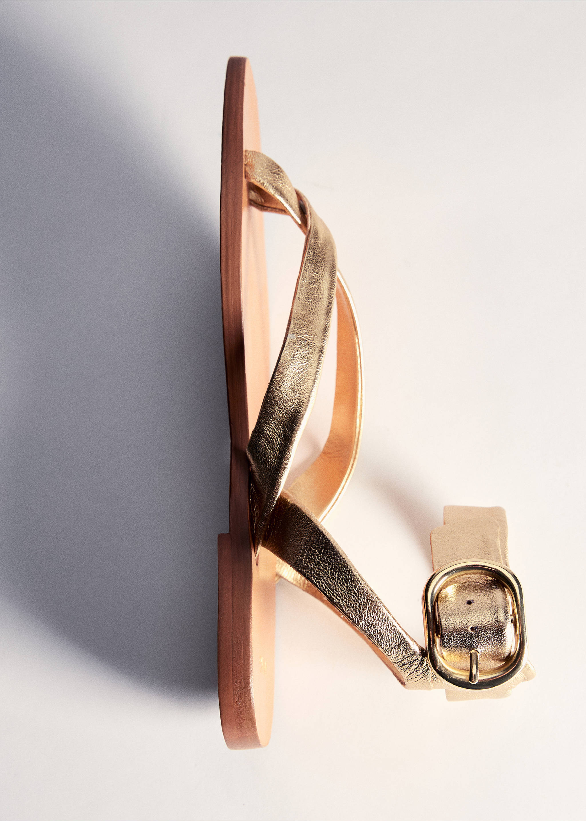 Leder-Riemensandale - Detail des Artikels 5, Gold. Ref: 77040273-00.