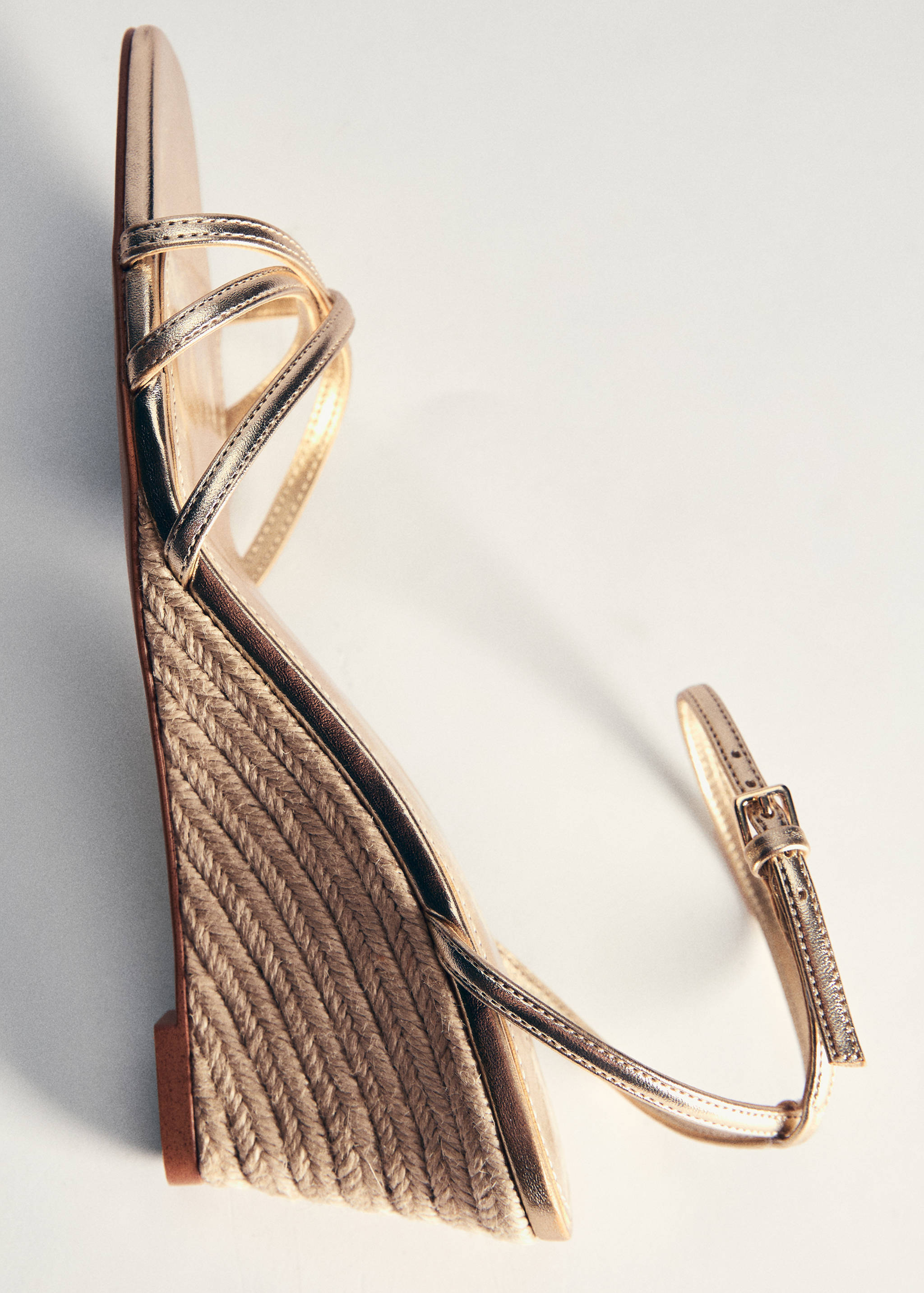 Metallic wedge sandals with straps - Details of the article 5