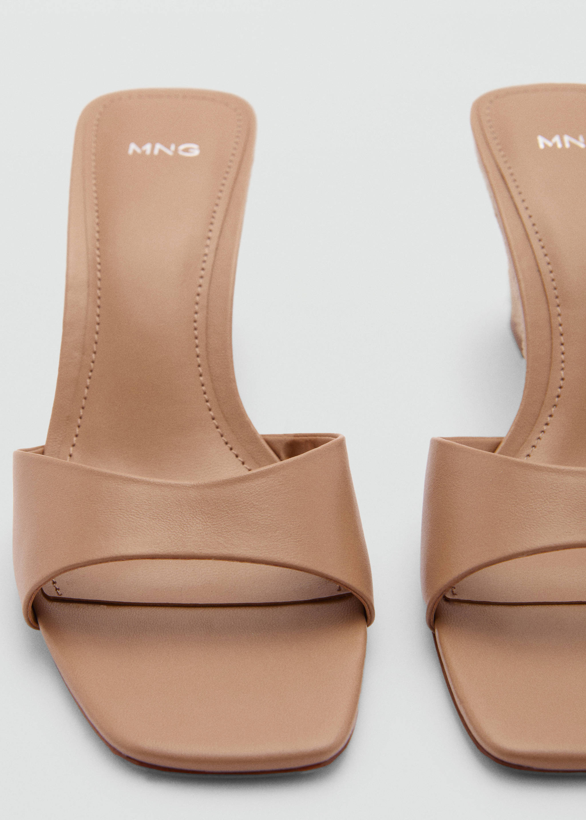 Sandale s punom petom - Detalji artikla 2