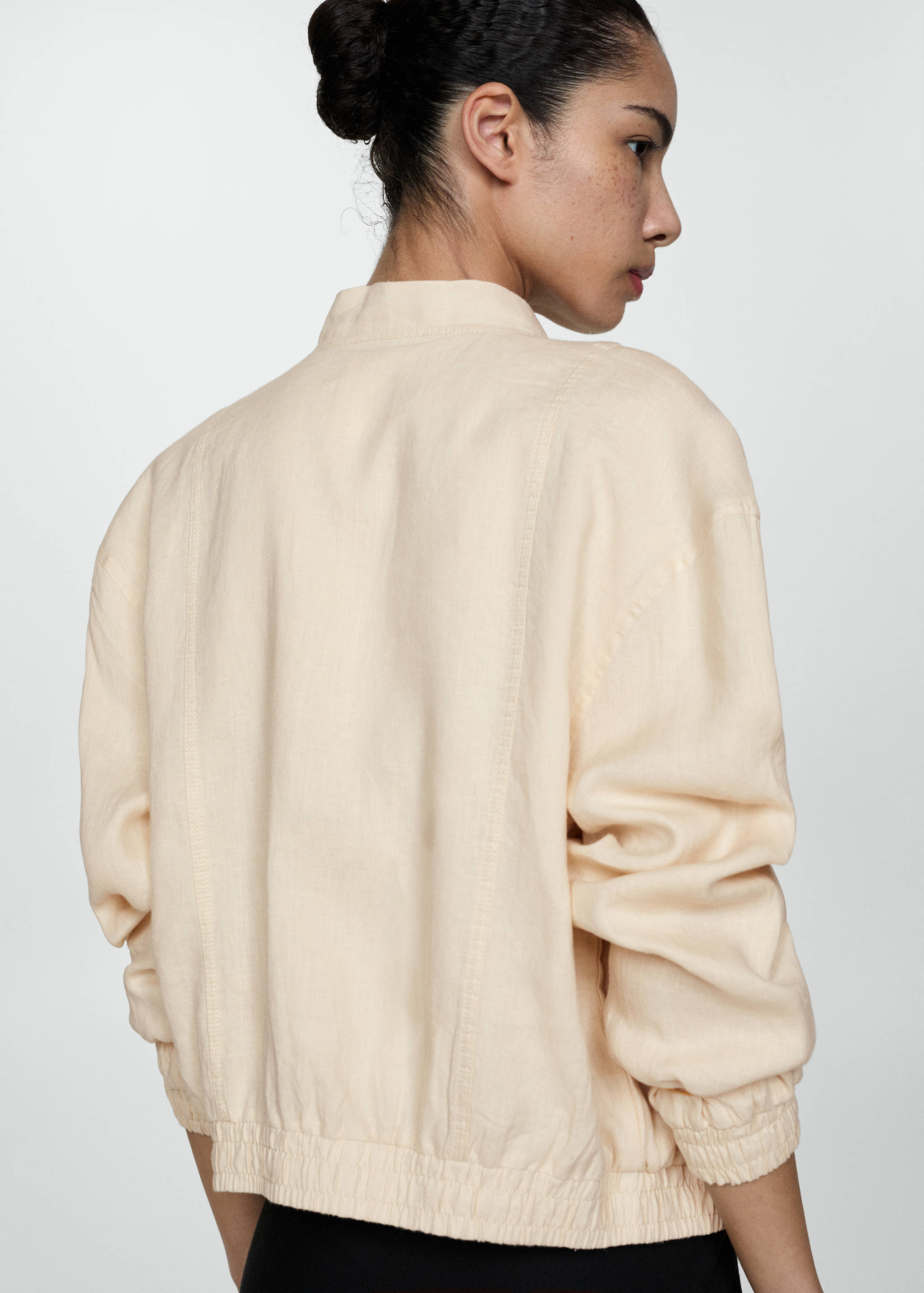 Kurtka lniana z guzikami - Tylna strona artykułu