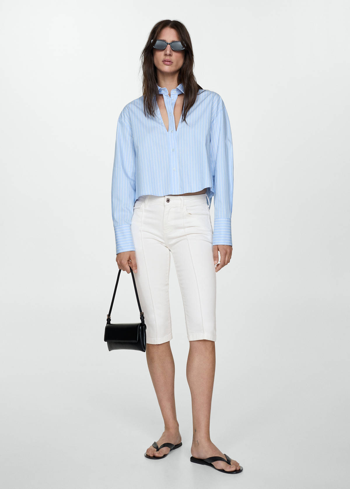 Slim capri jeans with decorative stitching