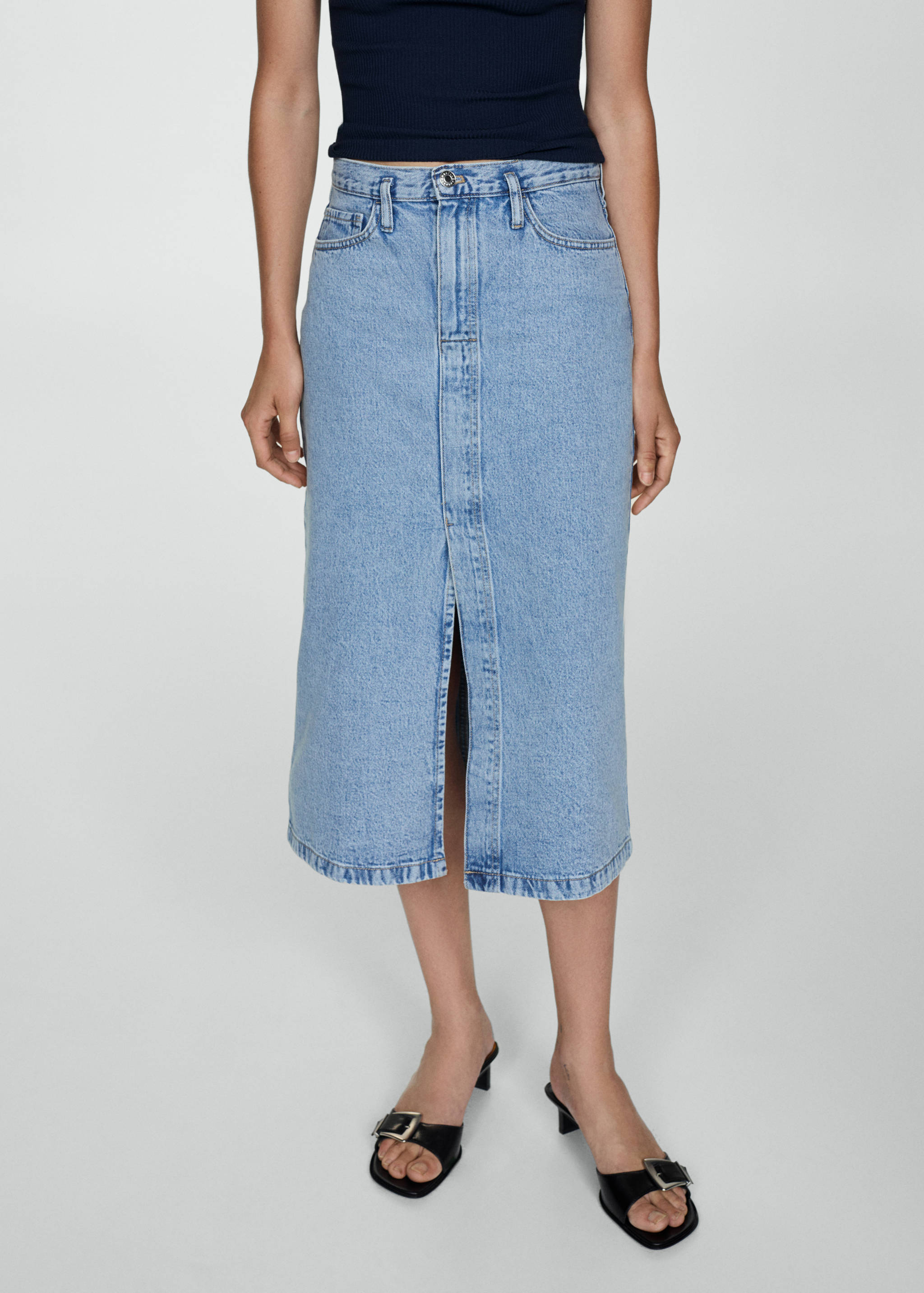 Falda vaquera abertura - Plano medio