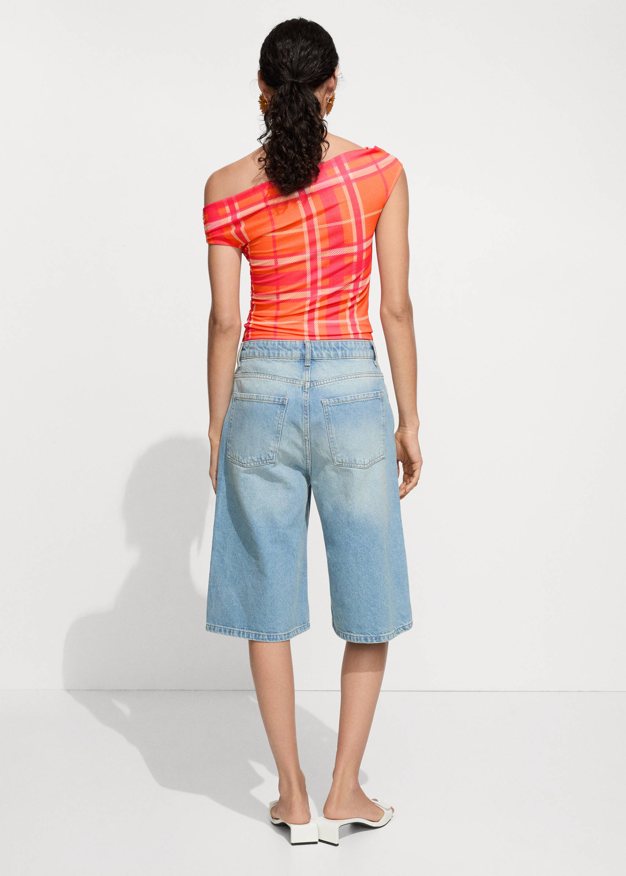 Top z dekoltem w łódkę i nadrukiem - Tylna strona artykułu