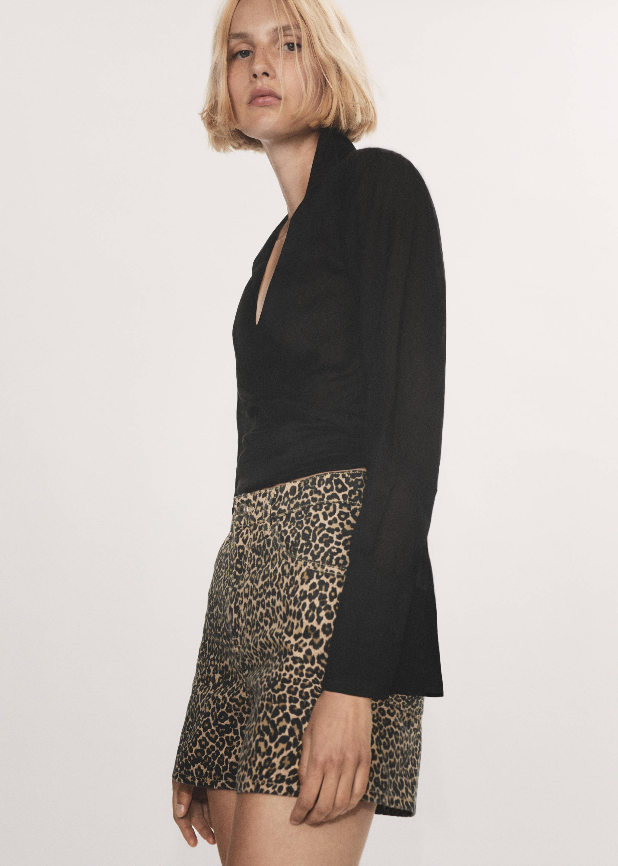 Leopard-print straight shorts - Details of the article 7, Brown. Ref: 77040388-00.
