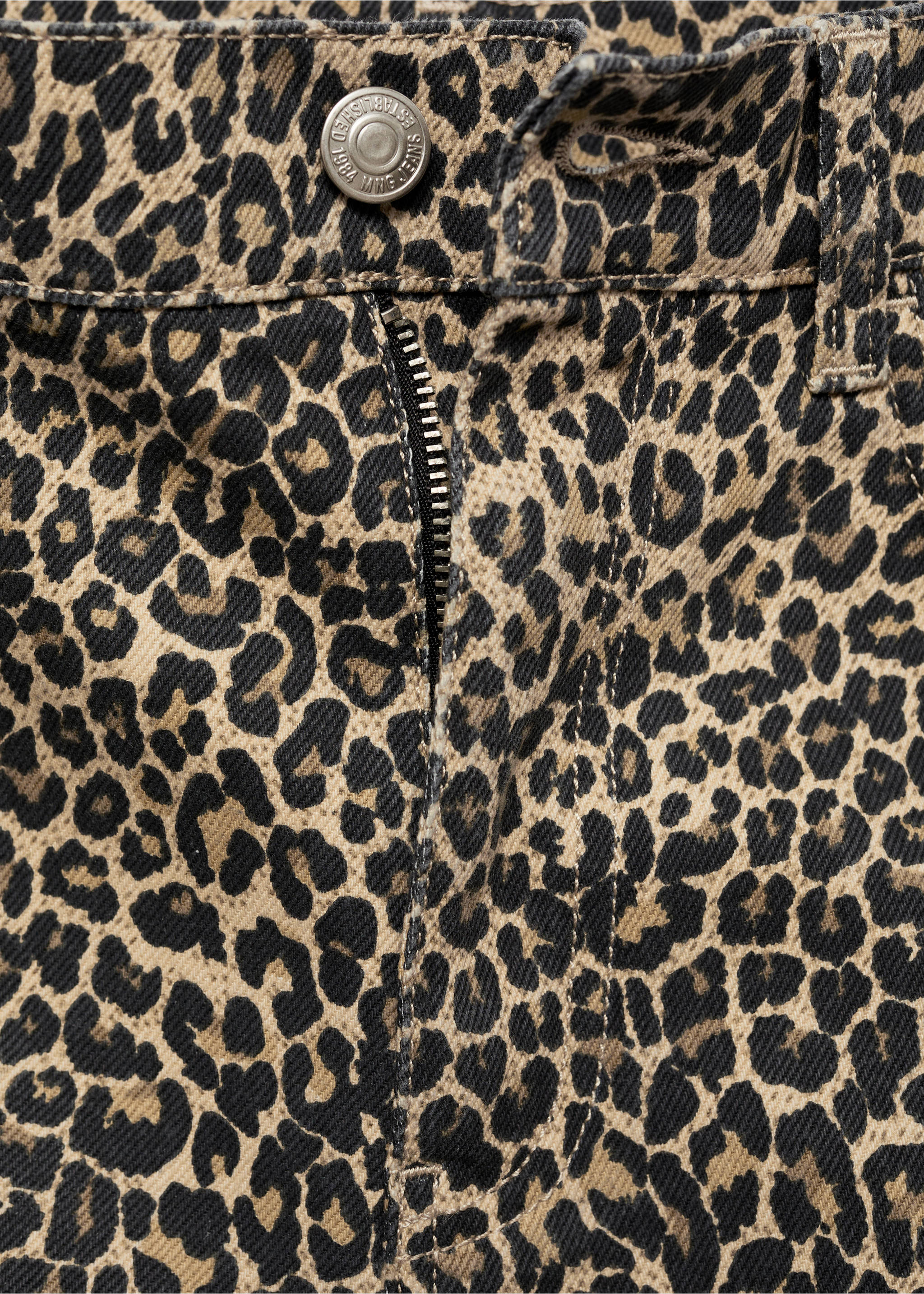 Leopard-print straight shorts - Details of the article 8, Brown. Ref: 77040388-00.
