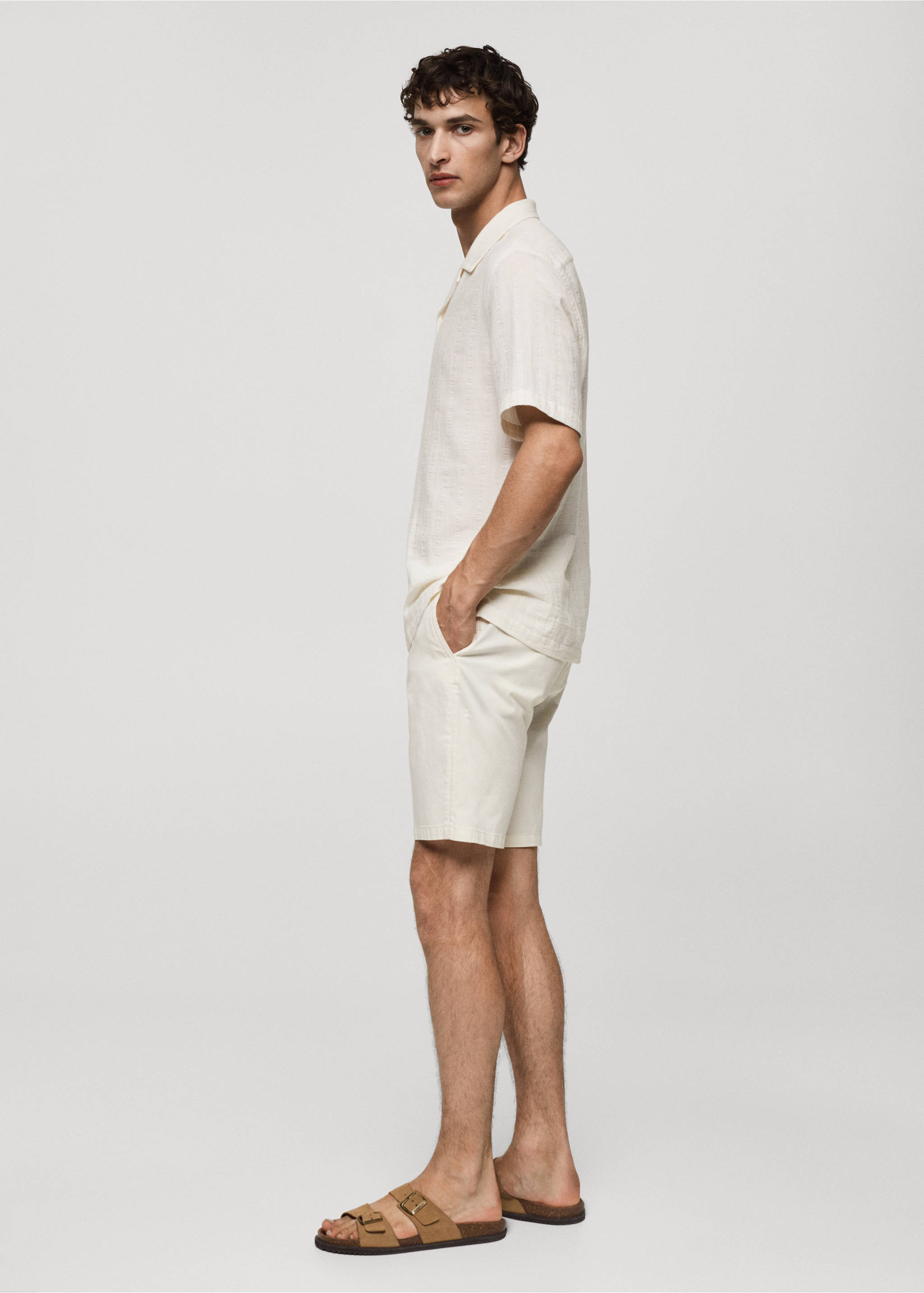 Slim-fit chino cotton bermuda shorts - Details of the article 2, Off White. Ref: 77040564-00.