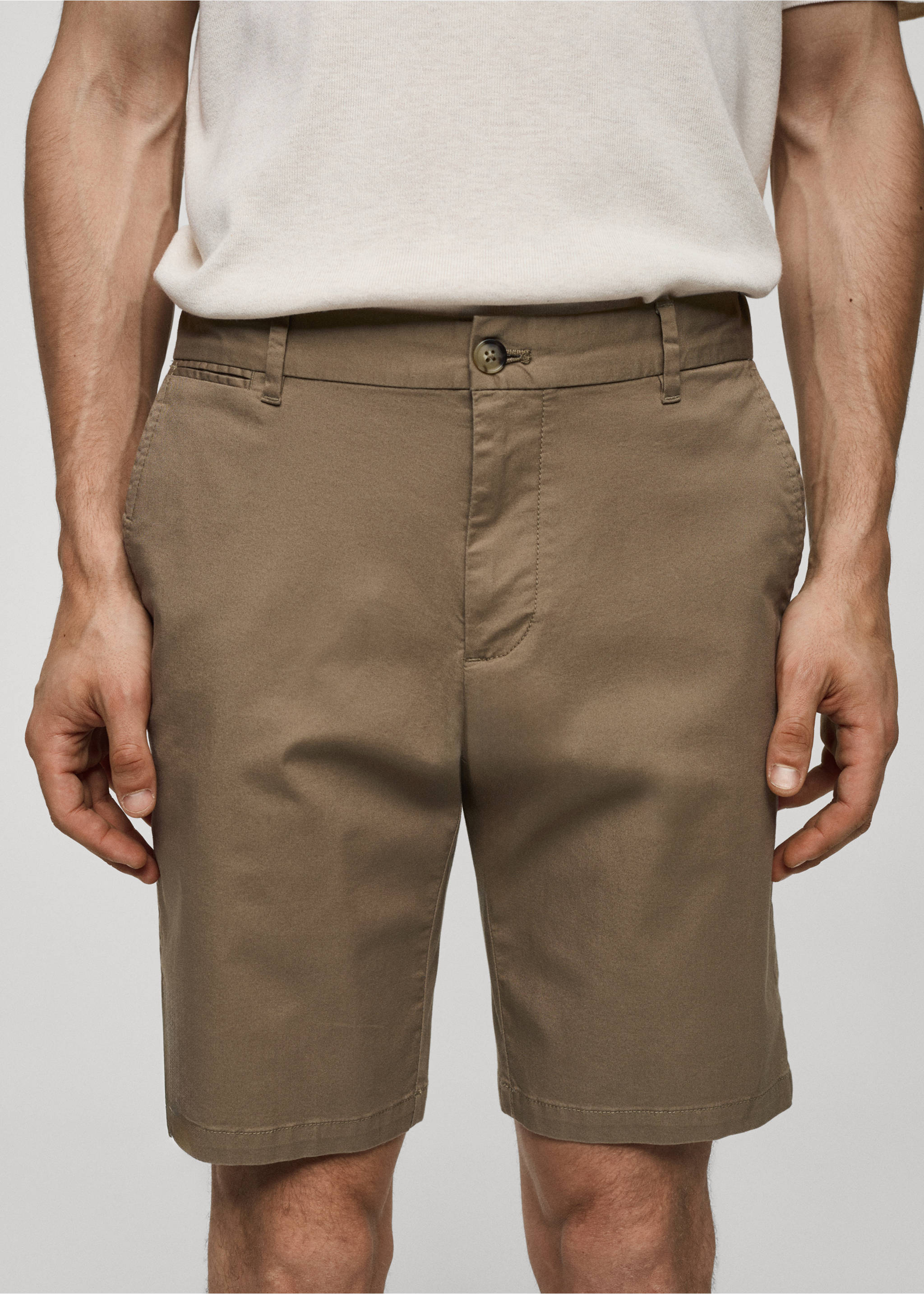 Bermuda slim-fit chino coton - Détail de l'article 1, Tabac. Ref: 77040564-00.