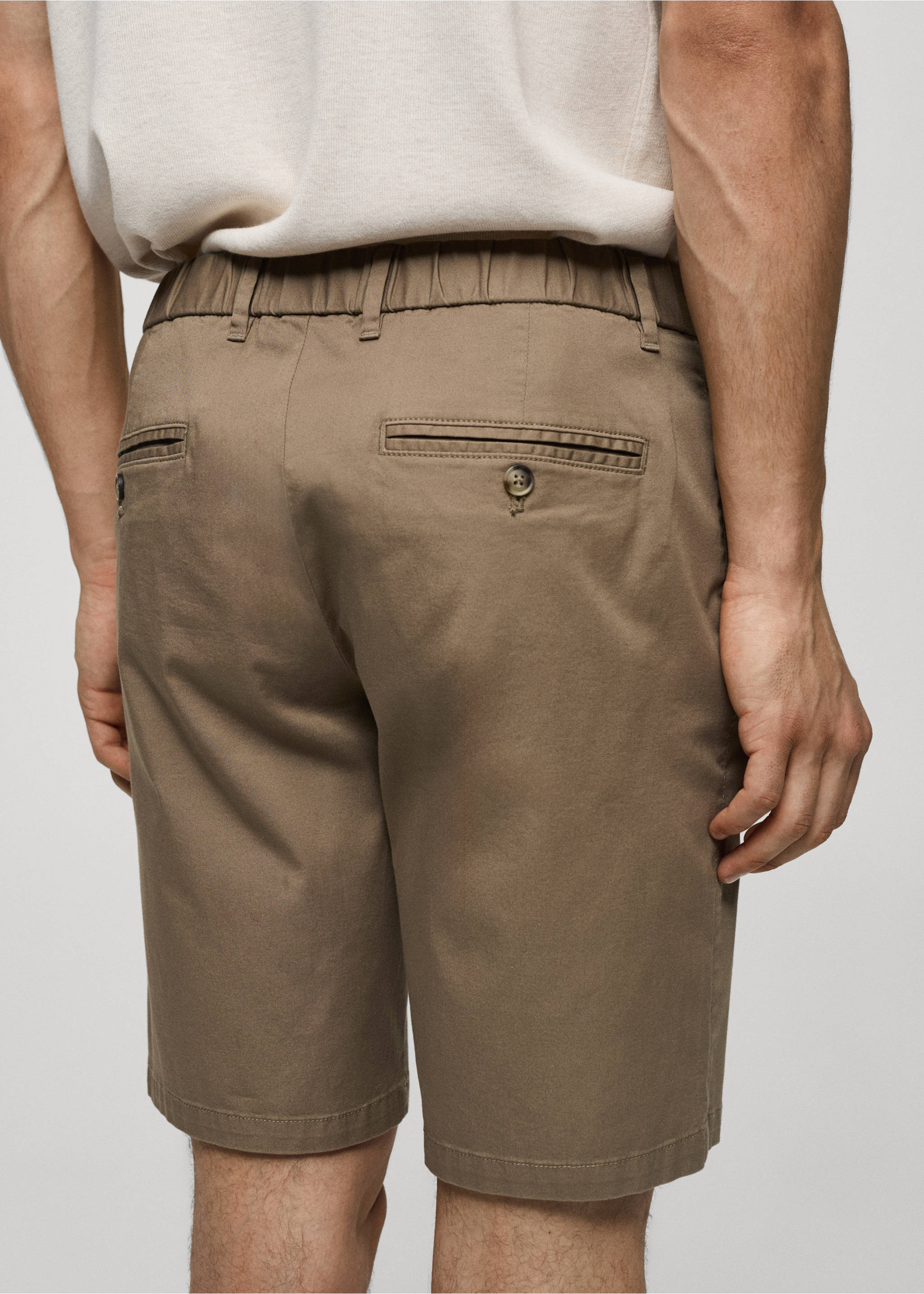 Bermuda slim-fit chino coton - Détail de l'article 6, Tabac. Ref: 77040564-00.