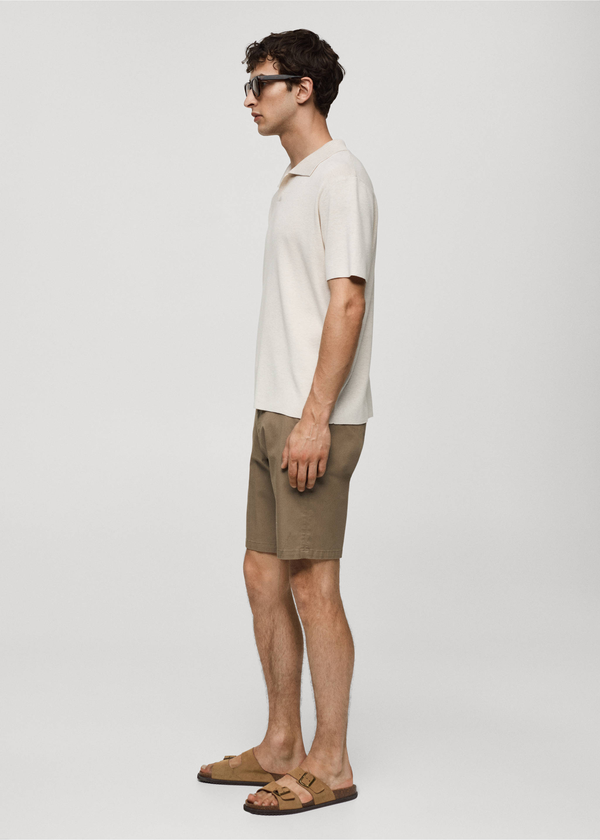 Bermuda slim-fit chino coton - Détail de l'article 2, Tabac. Ref: 77040564-00.