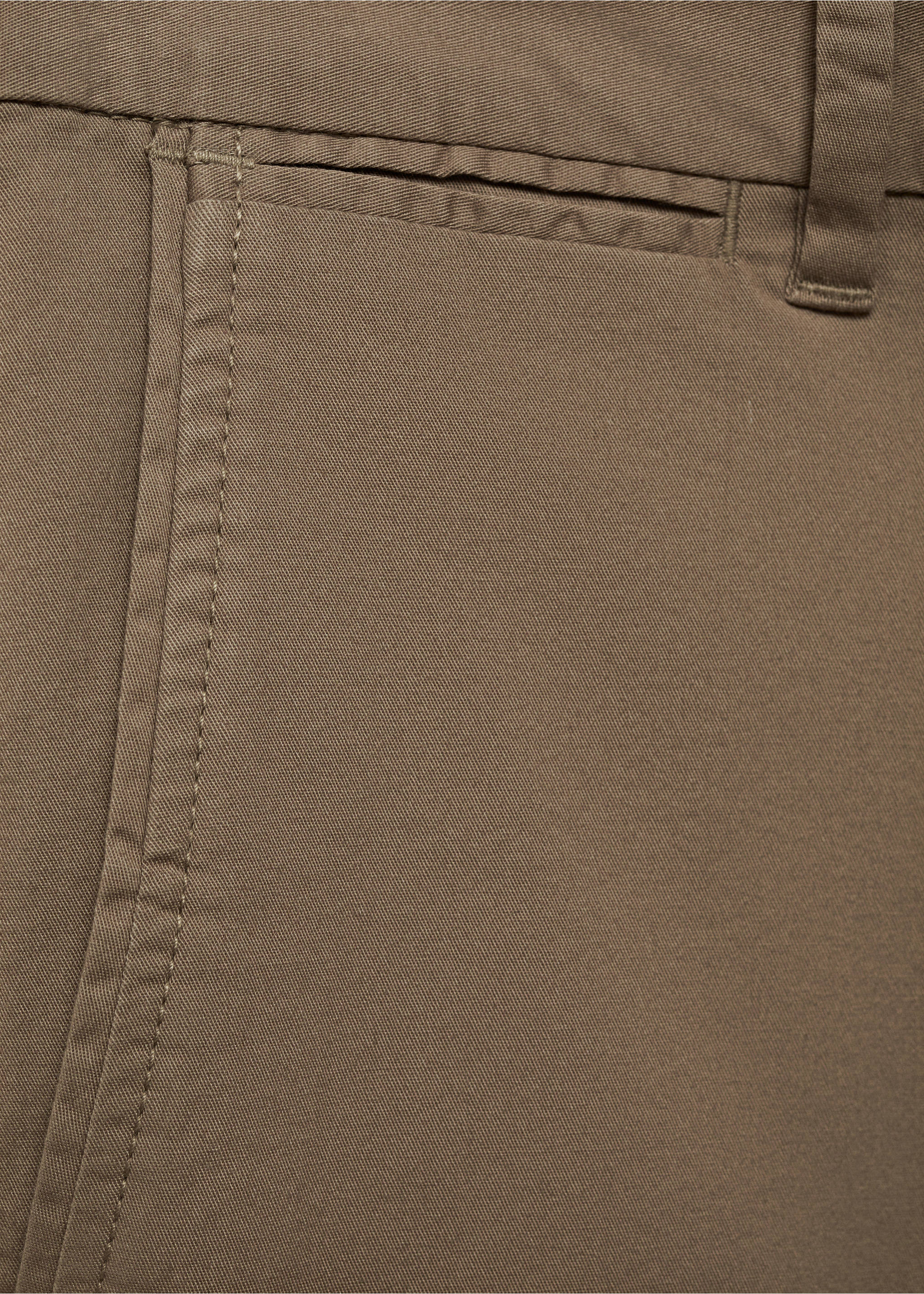 Bermuda slim-fit chino coton - Détail de l'article 8, Tabac. Ref: 77040564-00.
