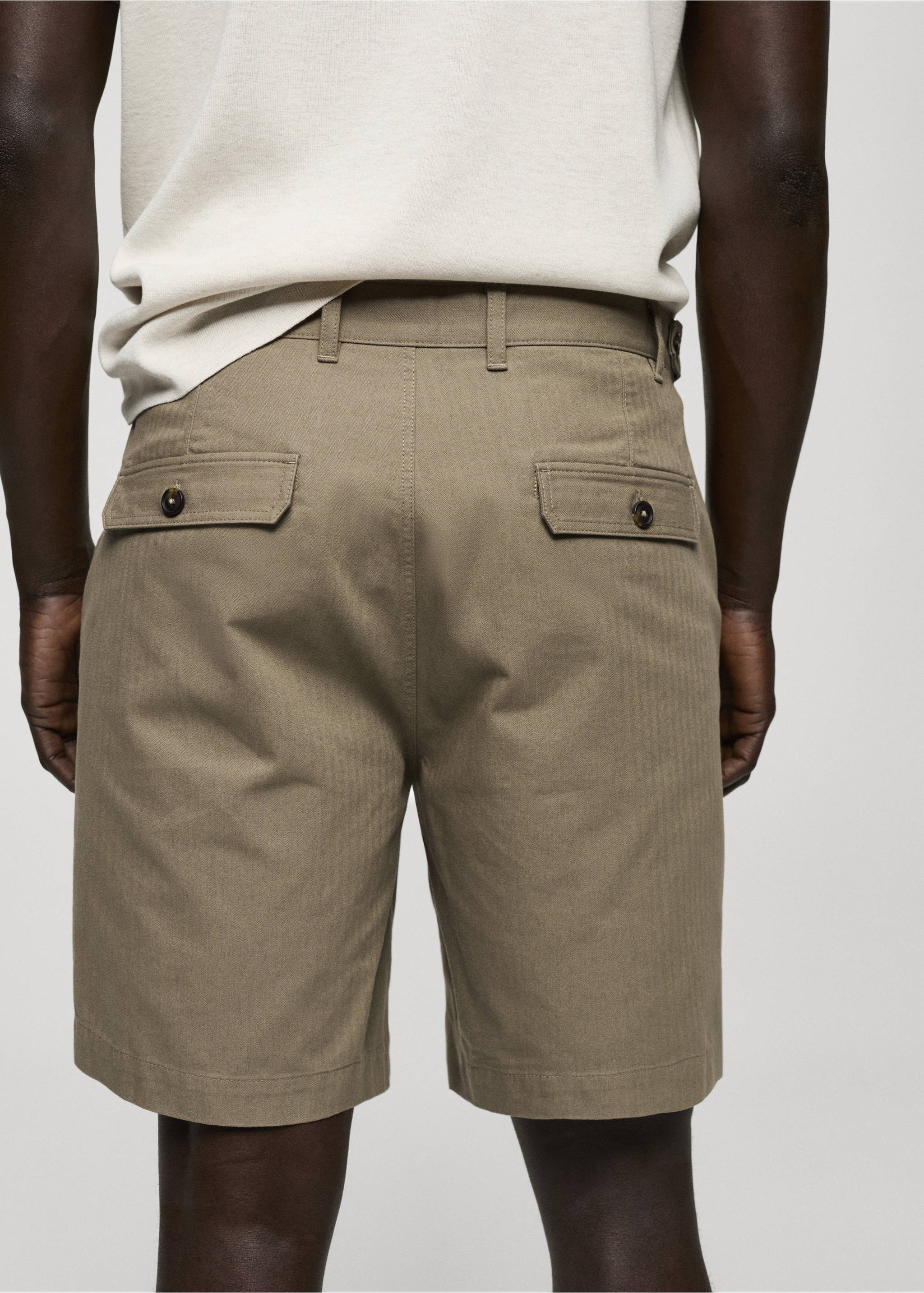 Bermuda 100 % coton chevron - Détail de l'article 6, Kaki. Ref: 77040567-00.