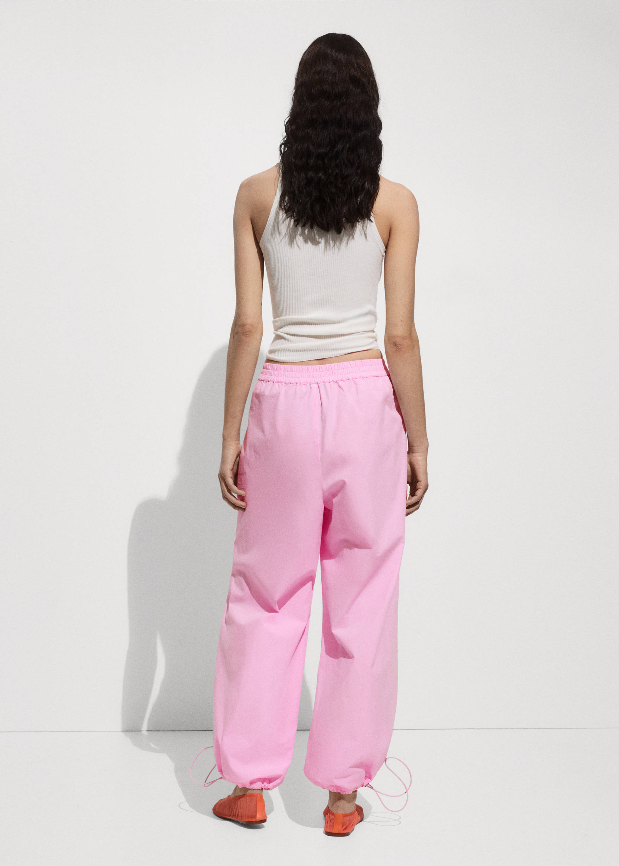 Pantalon coton parachute - Verso de l’article, Rose pastel. Ref: 77040580-00.