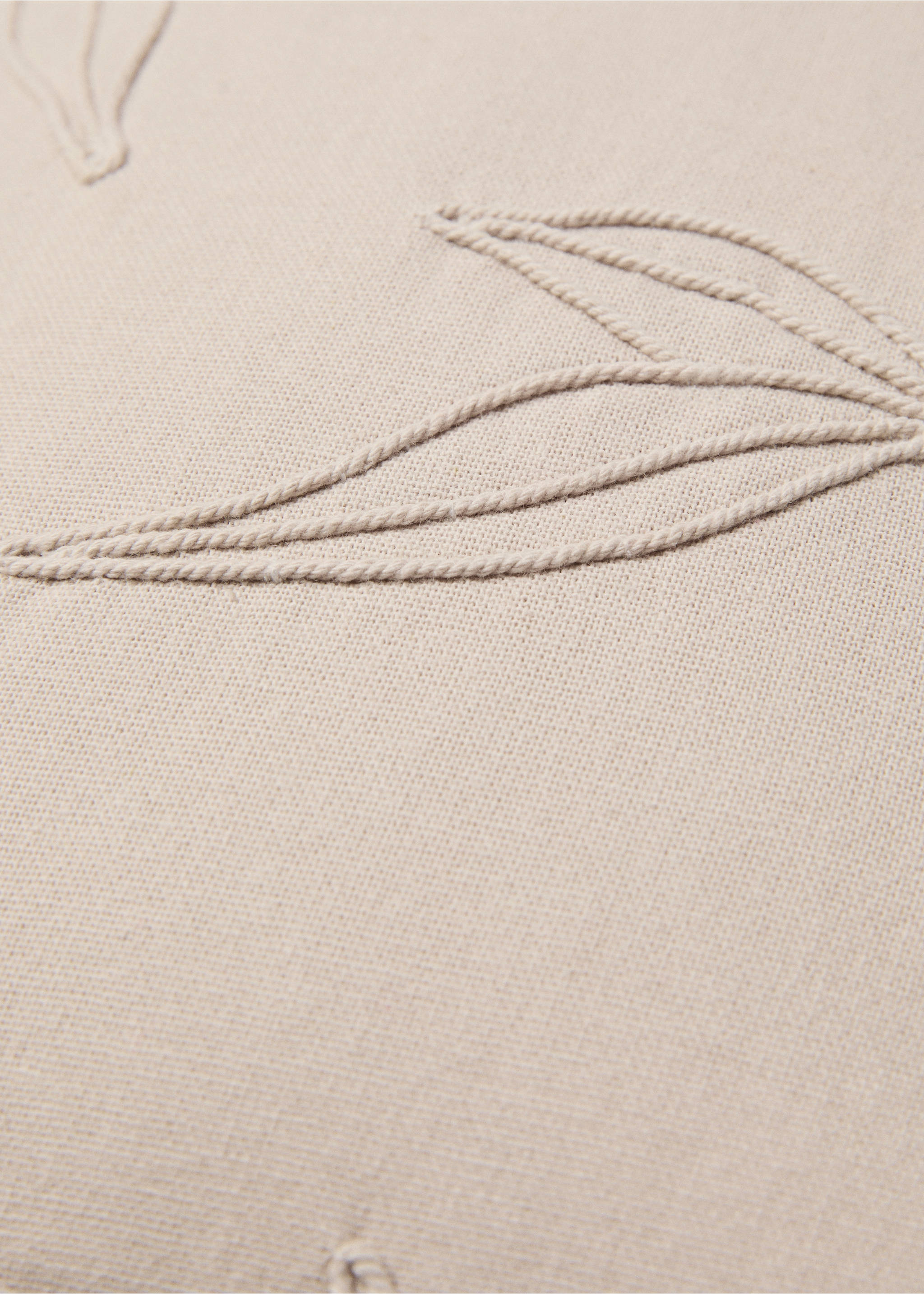 Floral design cushion cover 30x50cm - Details of the article 2, Off White. Ref: 77040582-00.