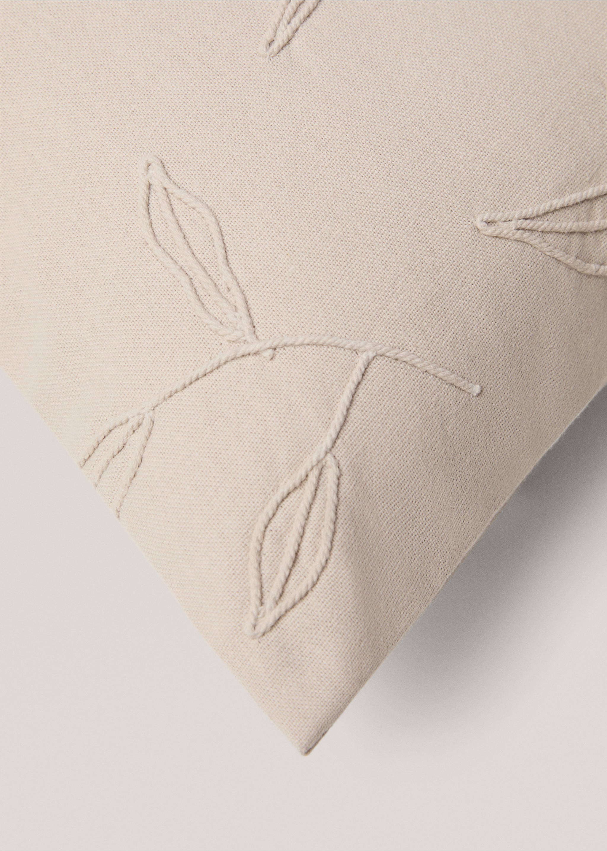 Floral design cushion cover 30x50cm - Details of the article 3, Off White. Ref: 77040582-00.