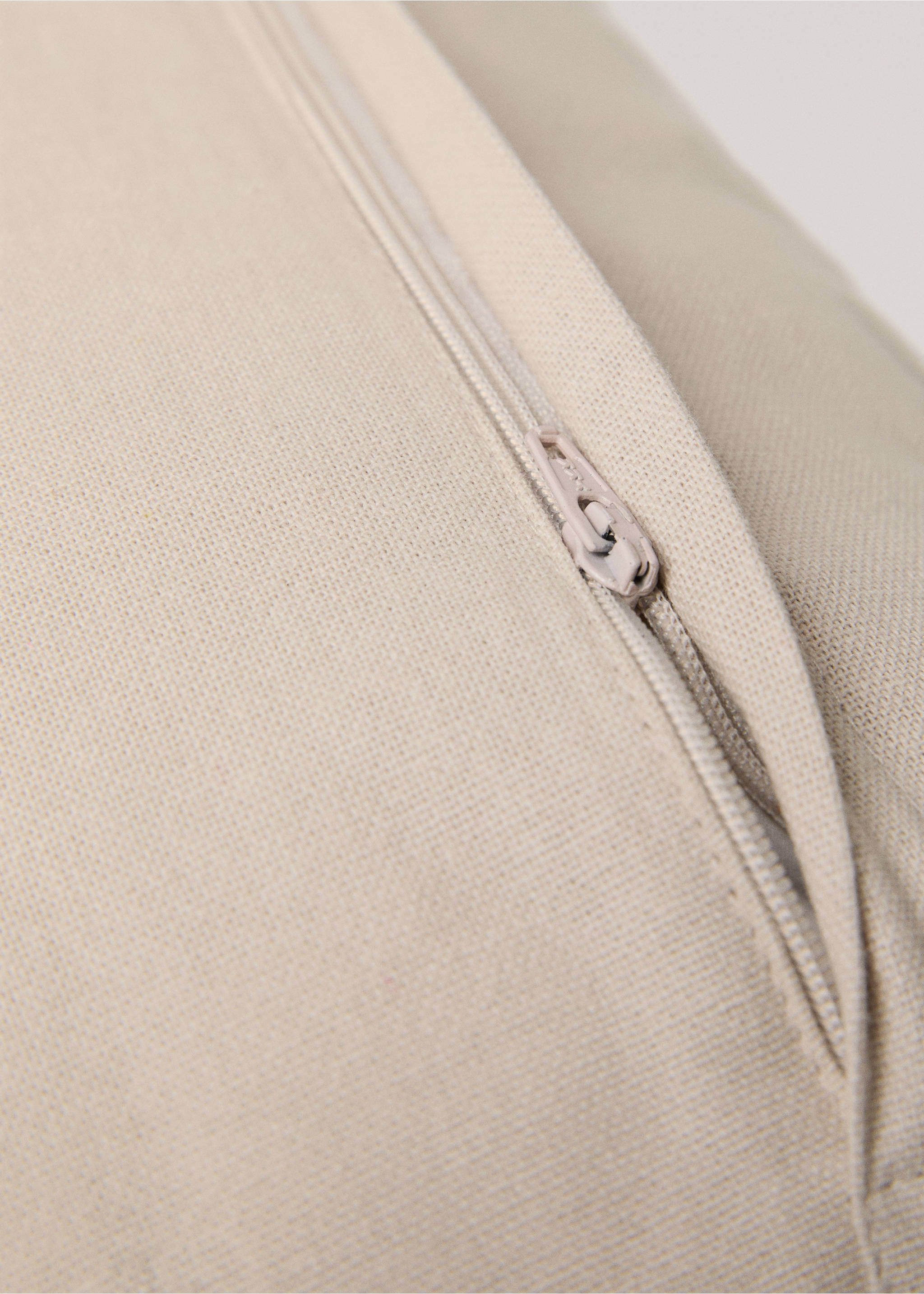 Floral design cushion cover 30x50cm - Details of the article 4, Off White. Ref: 77040582-00.