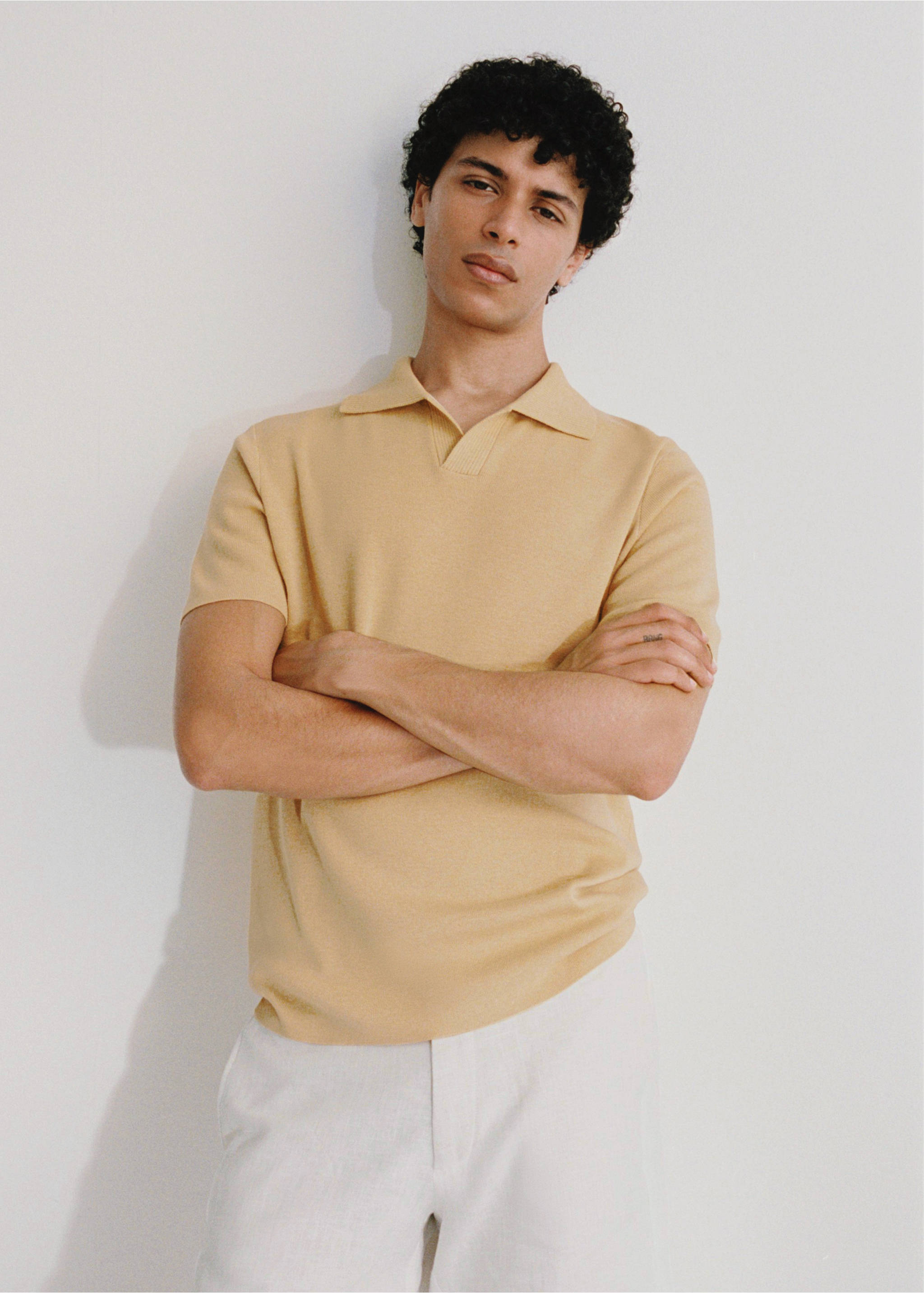 Textured knitted cotton polo shirt - Details of the article 3, Mustard. Ref: 77040587-00.