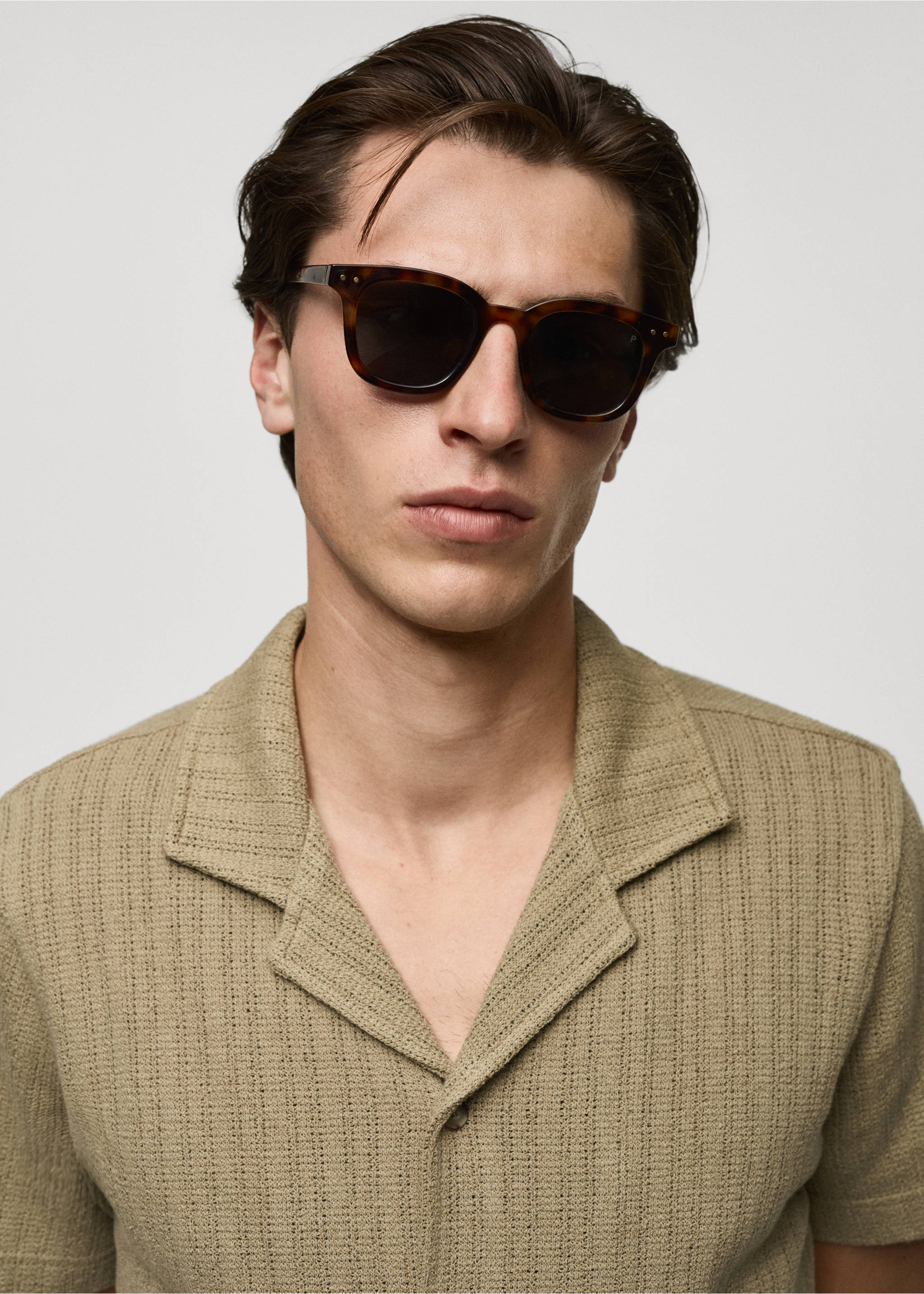Regular-fit knitted shirt - Details of the article 1, Khaki. Ref: 77040590-00.