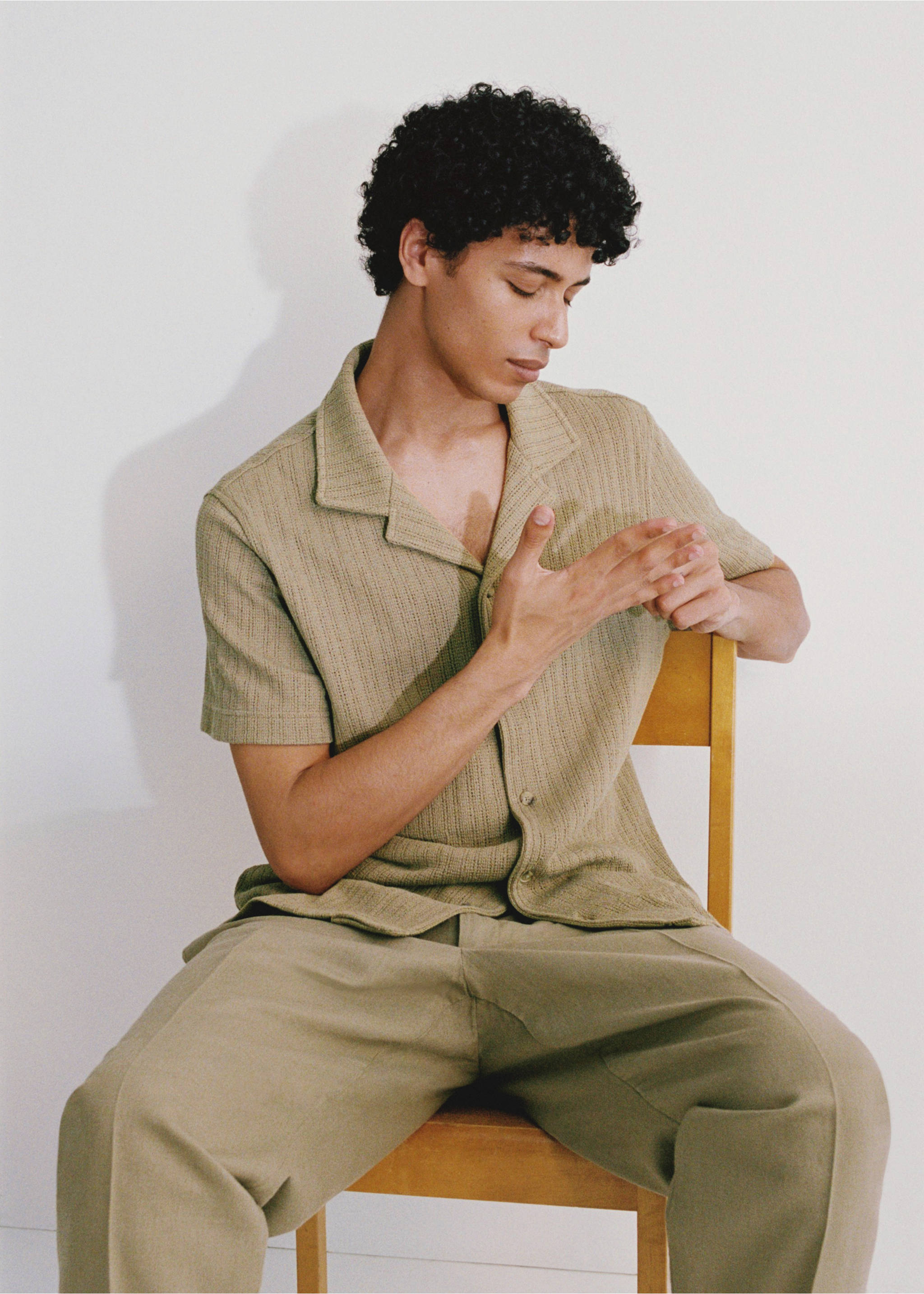 Regular-fit knitted shirt - Details of the article 4, Khaki. Ref: 77040590-00.