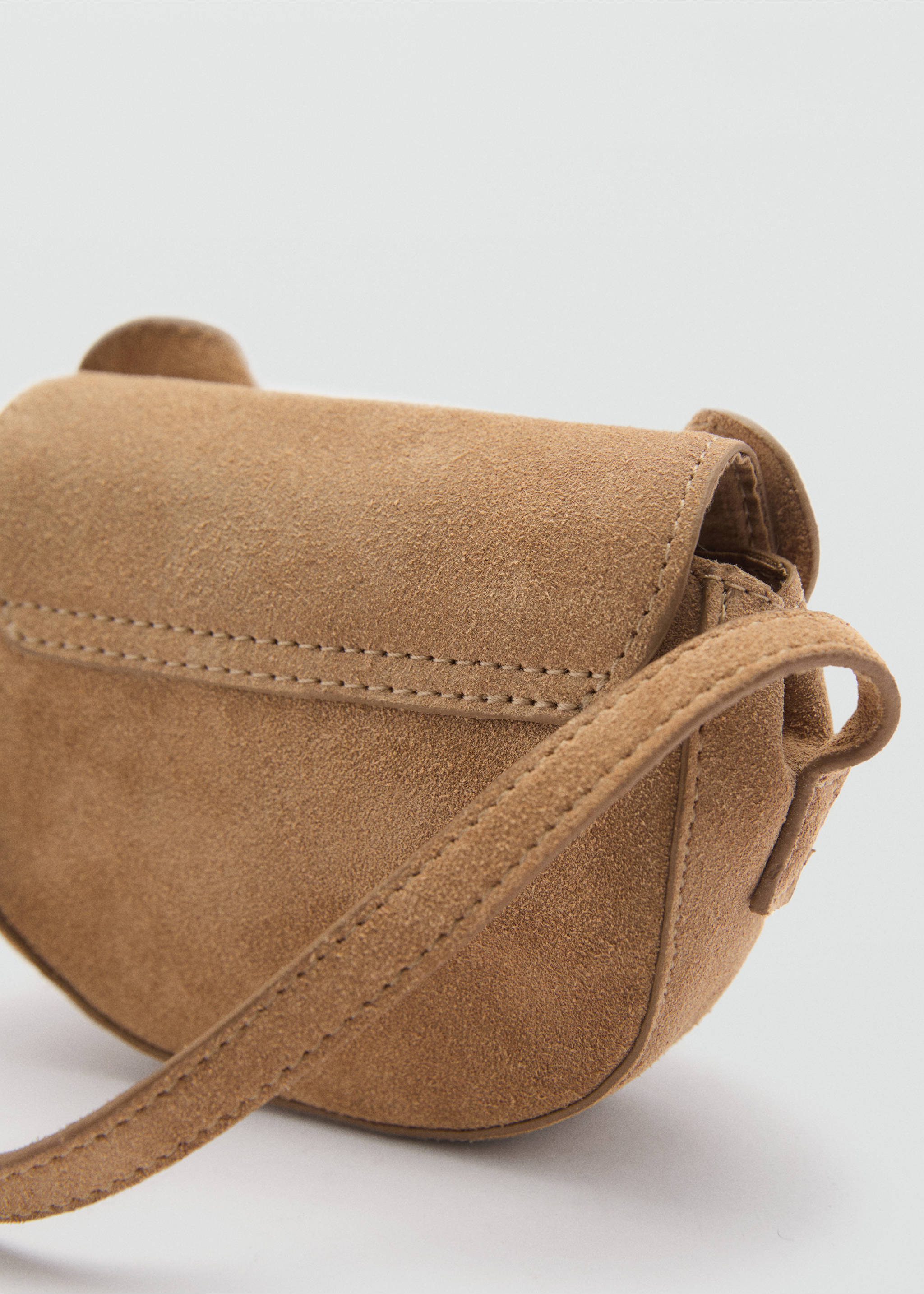 Orejitas leather bag - Details of the article 1, Sand. Ref: 77040610-00.