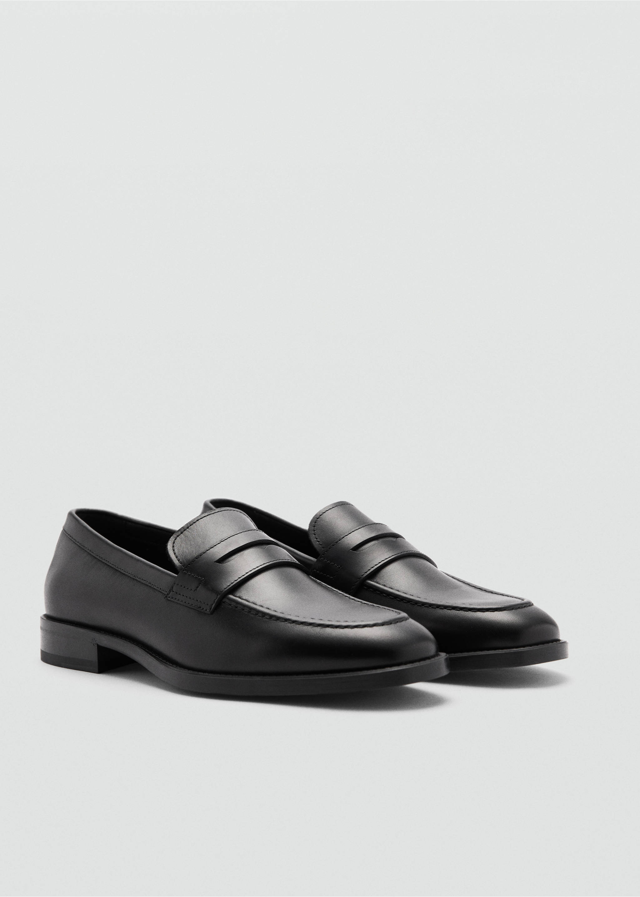 Aged-leather loafers - Medium plane, Black. Ref: 77040635-00.