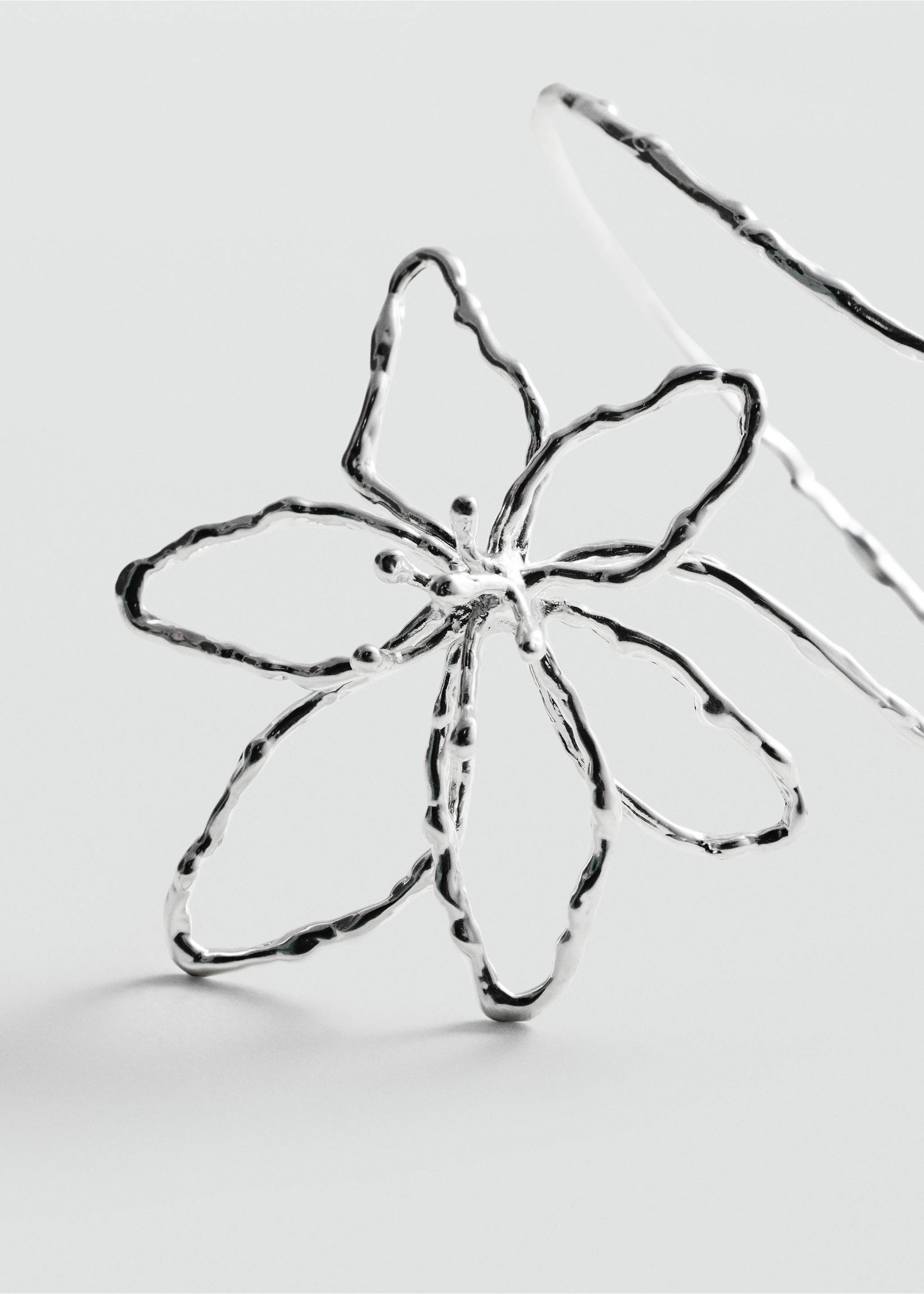 Irregular flower bracelet - Medium plane, Silver. Ref: 77040637-00.