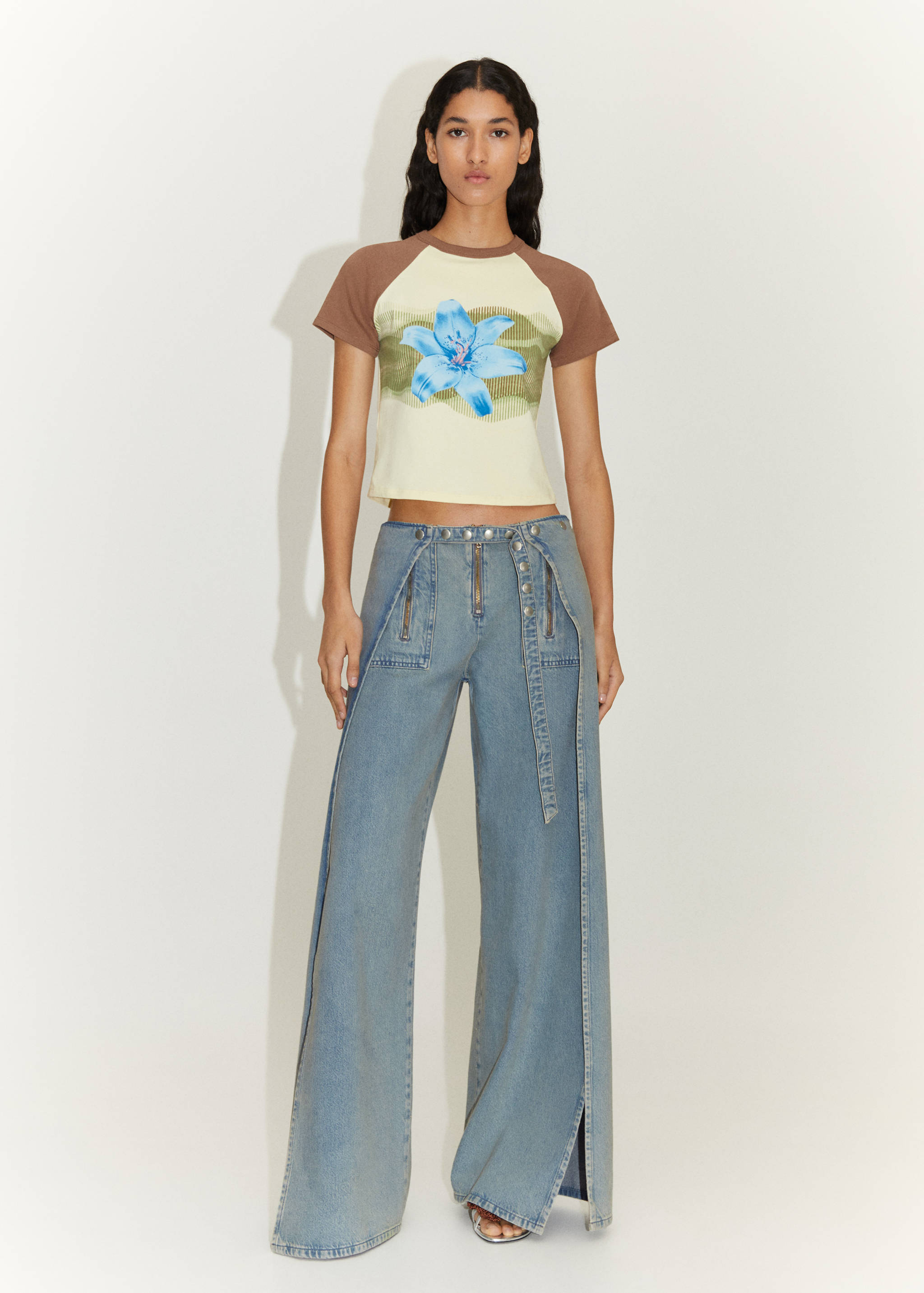 Jeans med vida ben och tryckknappar - Allmän bild