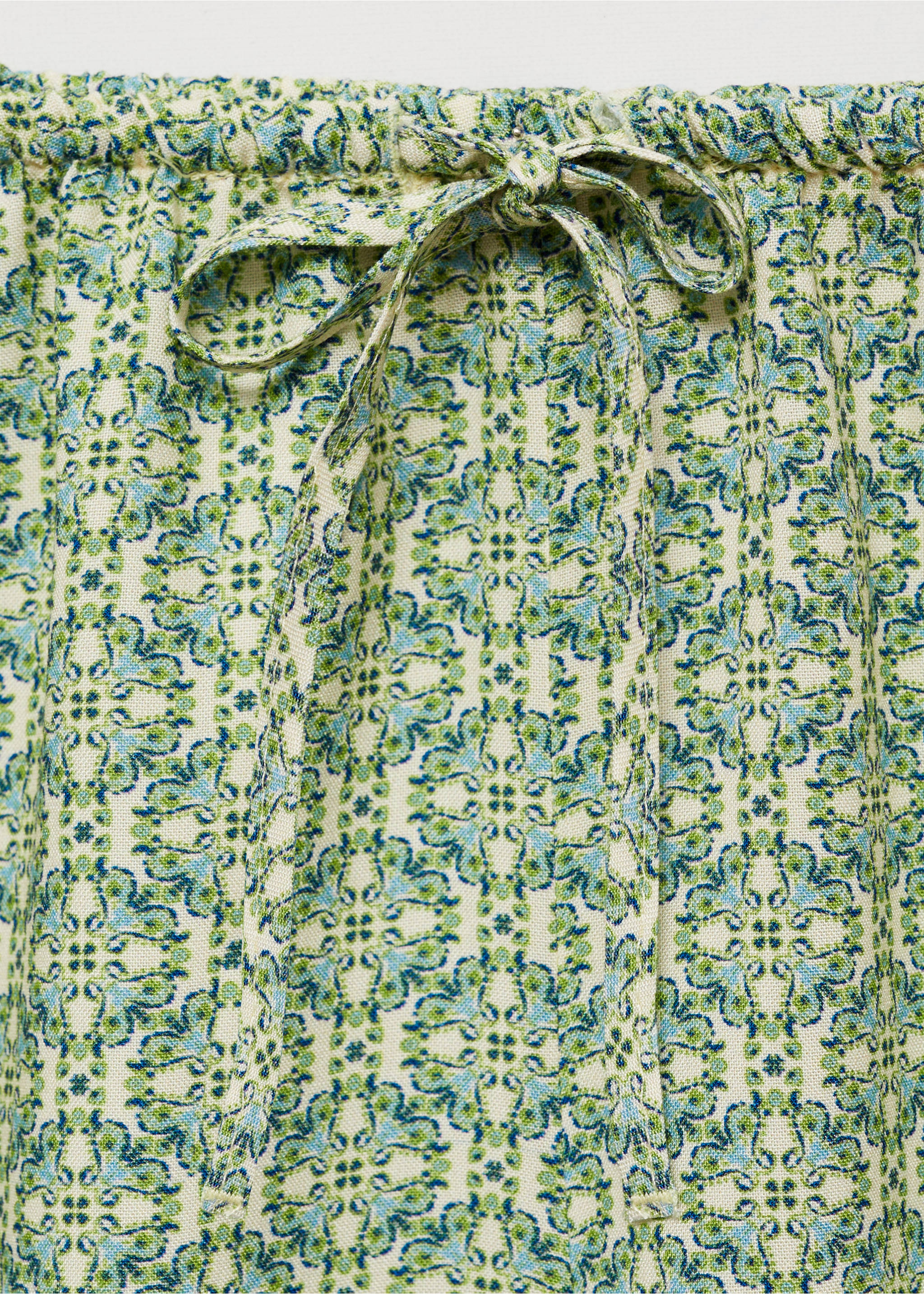 Shorts mit geometrischem Print - Detail des Artikels 8, Grün. Ref: 77040644-00.