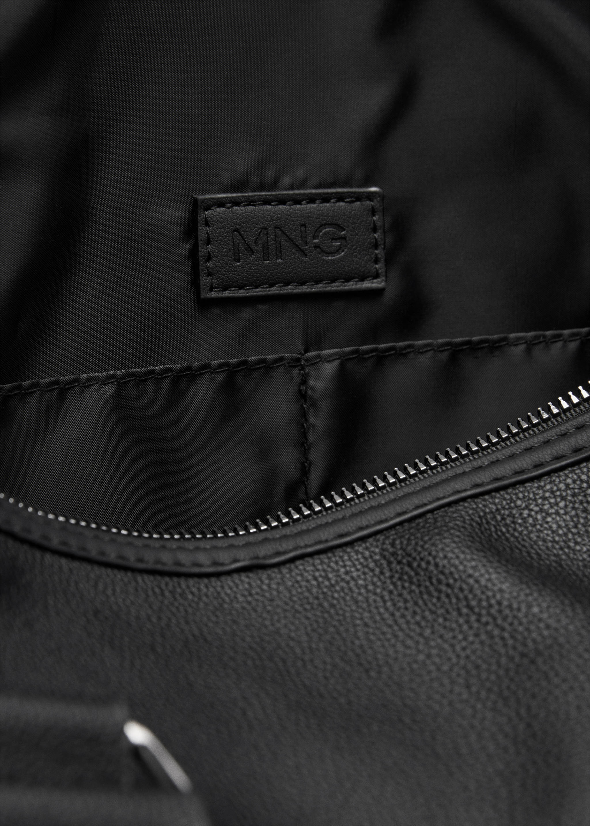 Patent faux-leather bowling bag - Details of the article 4